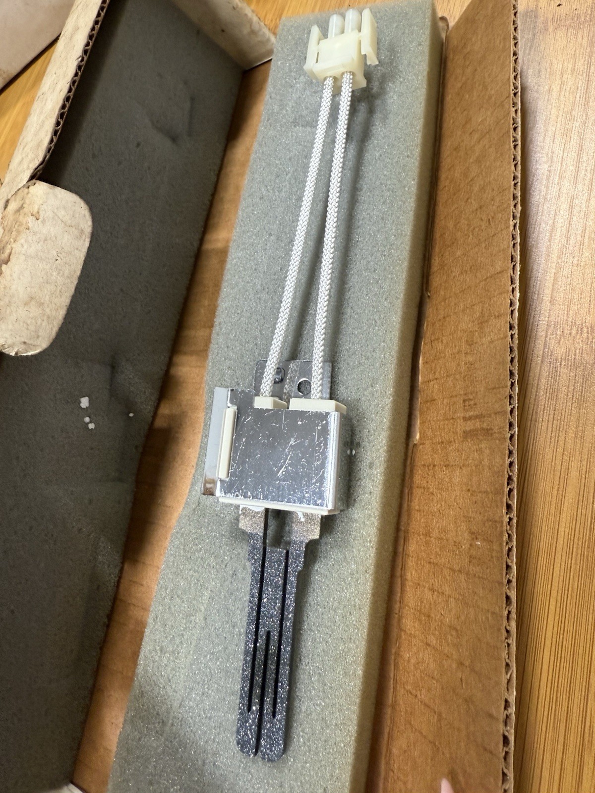 B1401018S IGNITOR HOT SURFACE(271NM) L38-046