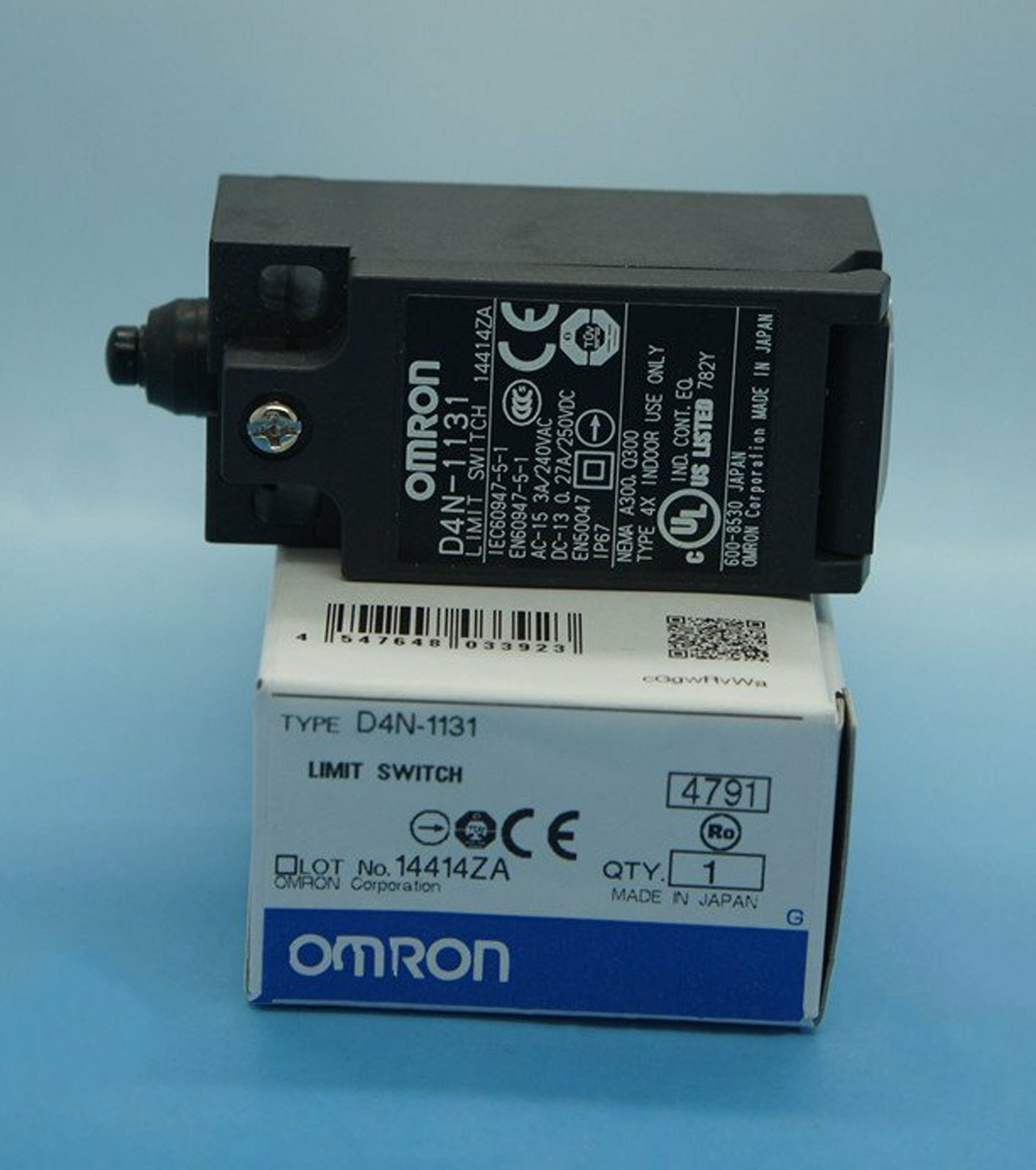 New IN BOX limit switch D4N-1131 D4N1131 FAST SHIP *mp
