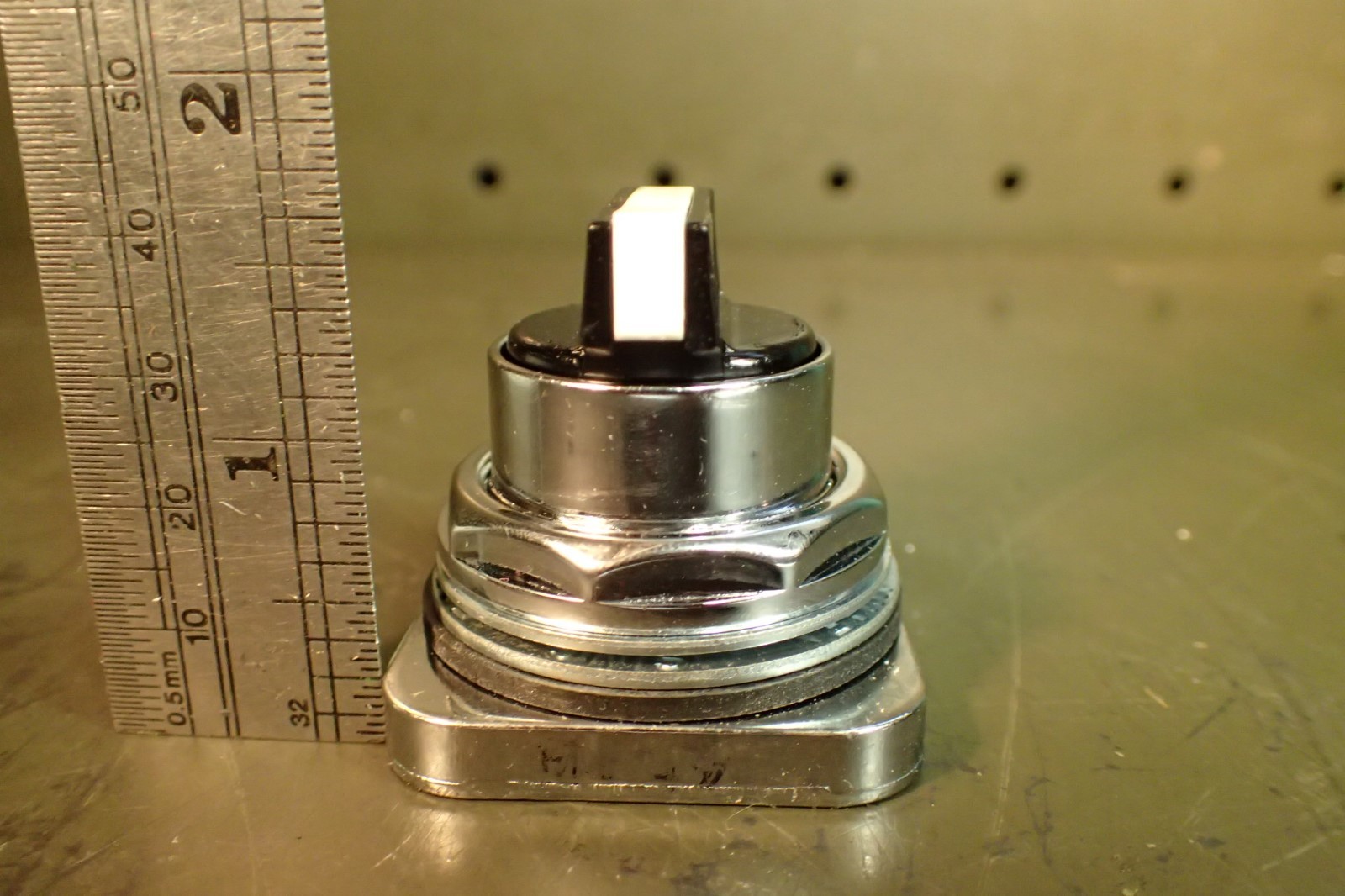 Furnas 3-Position Short Level Operator Oil Tight Selector Switch 52SA2BAB NEW