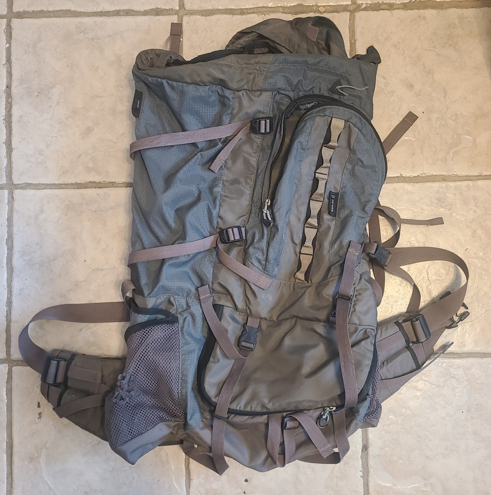 REI Saturn Internal Frame Hiking Camping Backpack Read Description