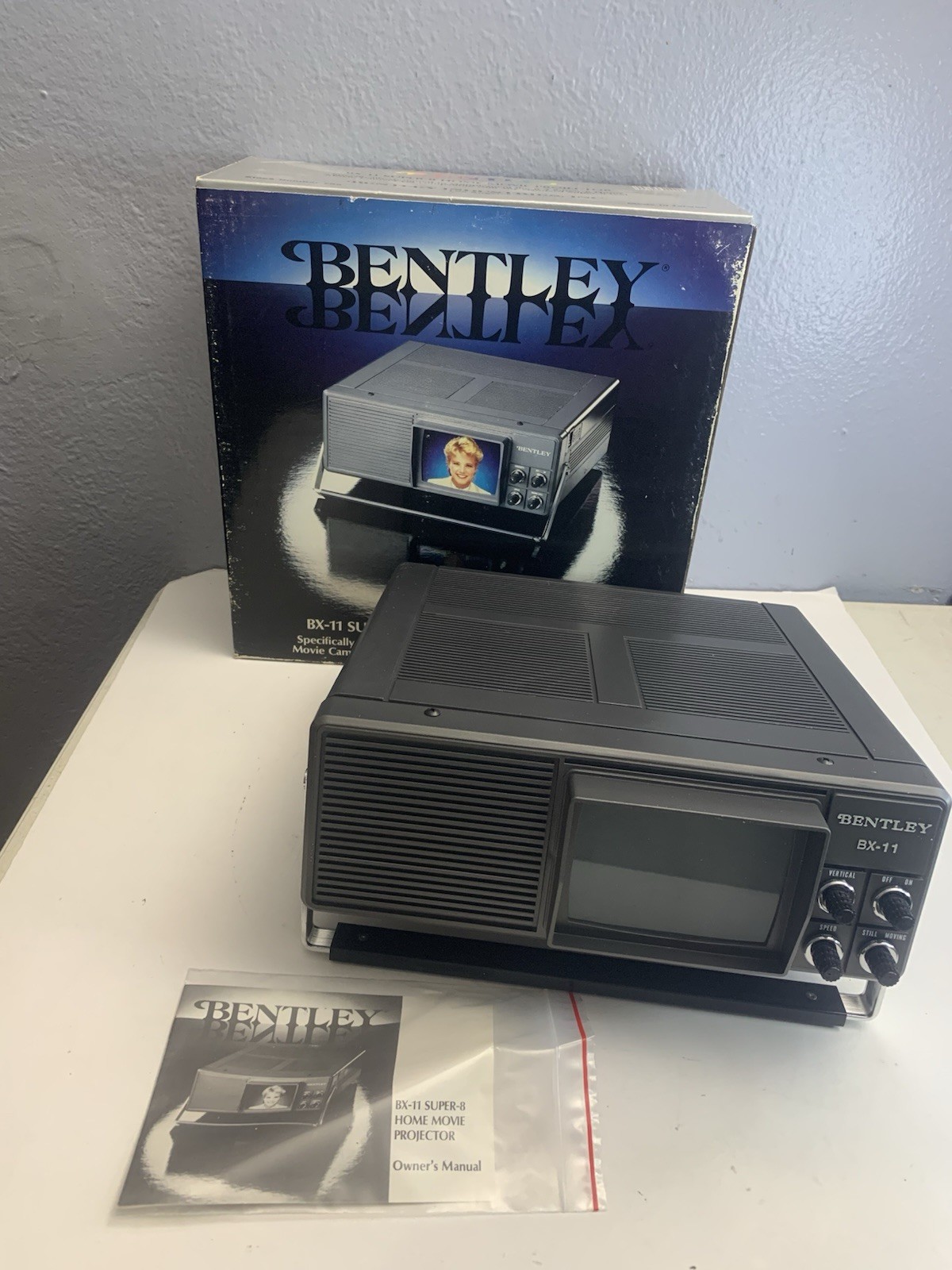 Bentley BX-11 Super 8 Home Movie Projector 4" Monitor With Box VTG NOS See Video