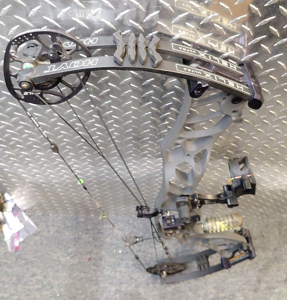 Hoyt Helix Ultra,Right Handed, W/SIGHT & QUIVER - FREE SHIPPING