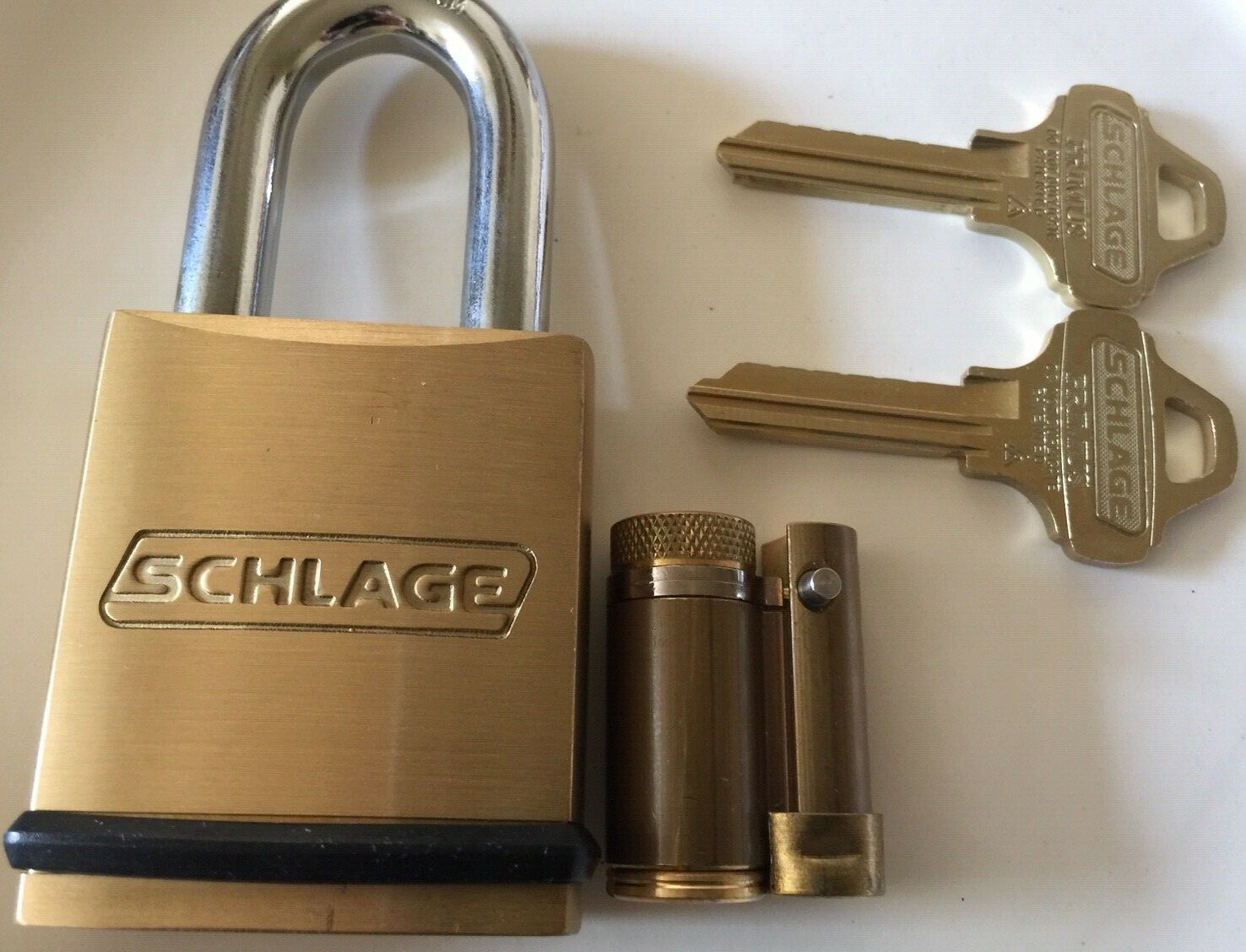 SCHLAGE PADLOCK with Everest Primus Full Size removable core cylinder (FSIC)