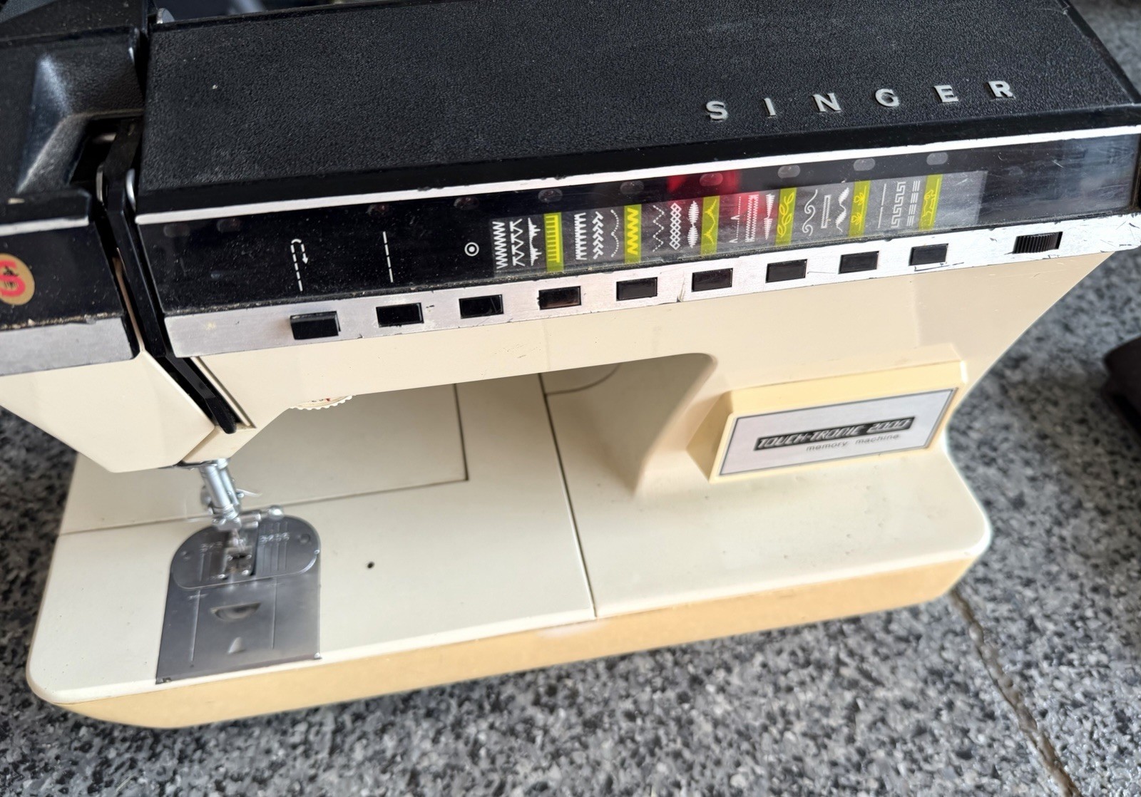 VTG SINGER Touch-Tronic 2000 Memory Sewing Machine Tested!