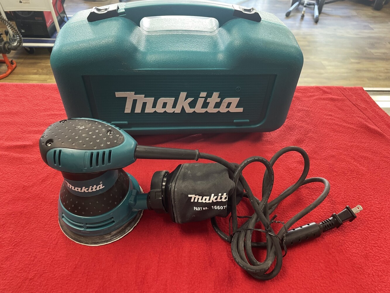 Makita BO5030K 5" Random Orbit Sander w Dust Bag & Case - PPSKN365399
