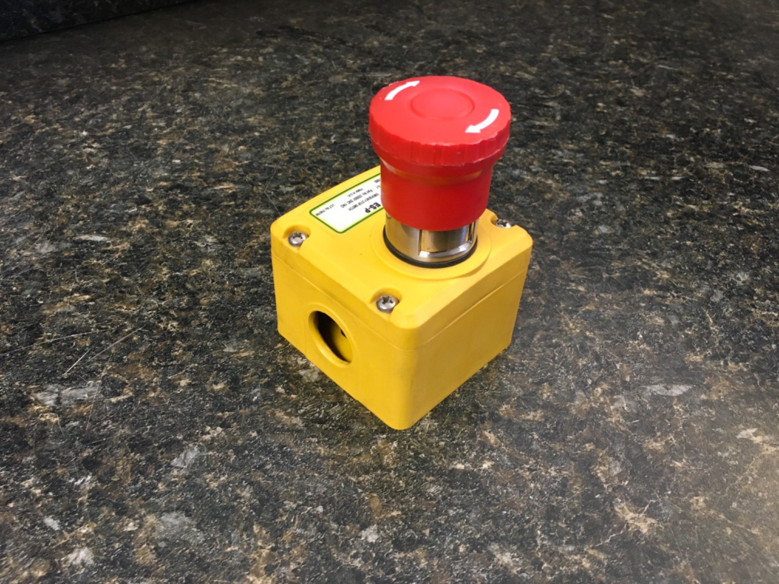 IDEM ES-P-230001 2NC 1NO Emergency Stop Device Twist/Pushbutton Switch
