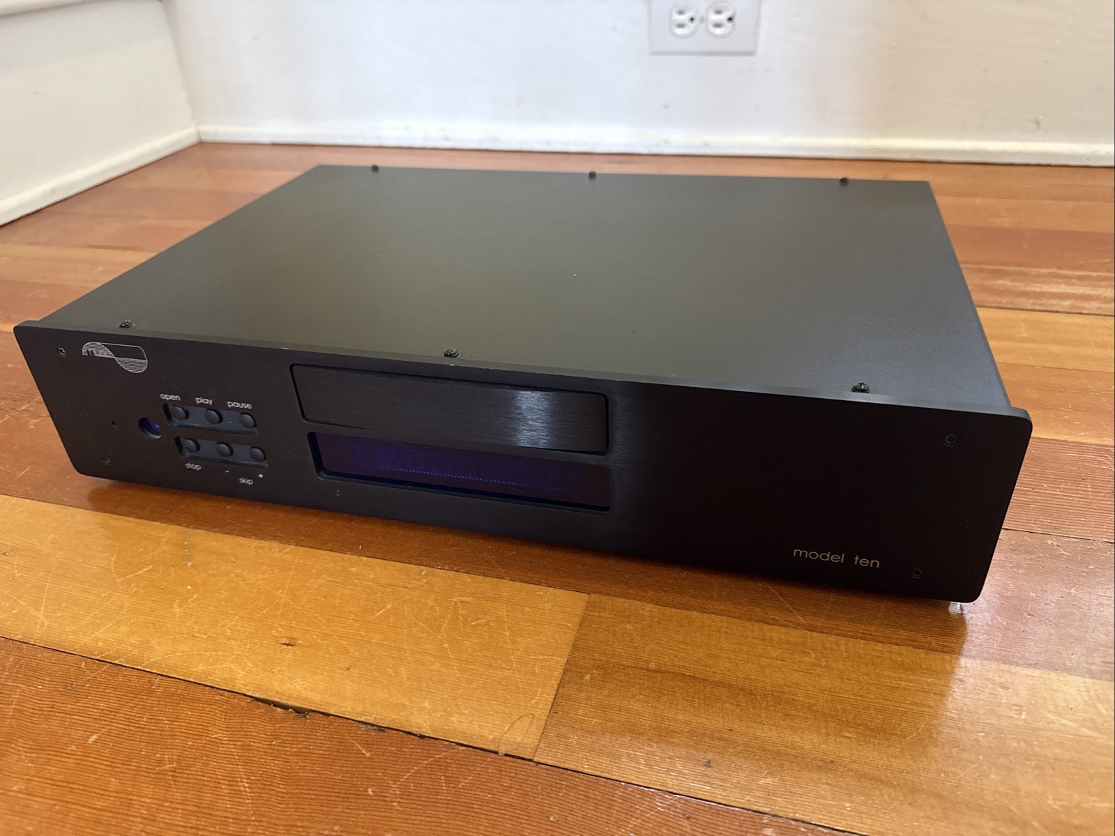 Audiophile Muse Model 10 Cd / DVD Player w/ Remote. Made In USA. Not Working
