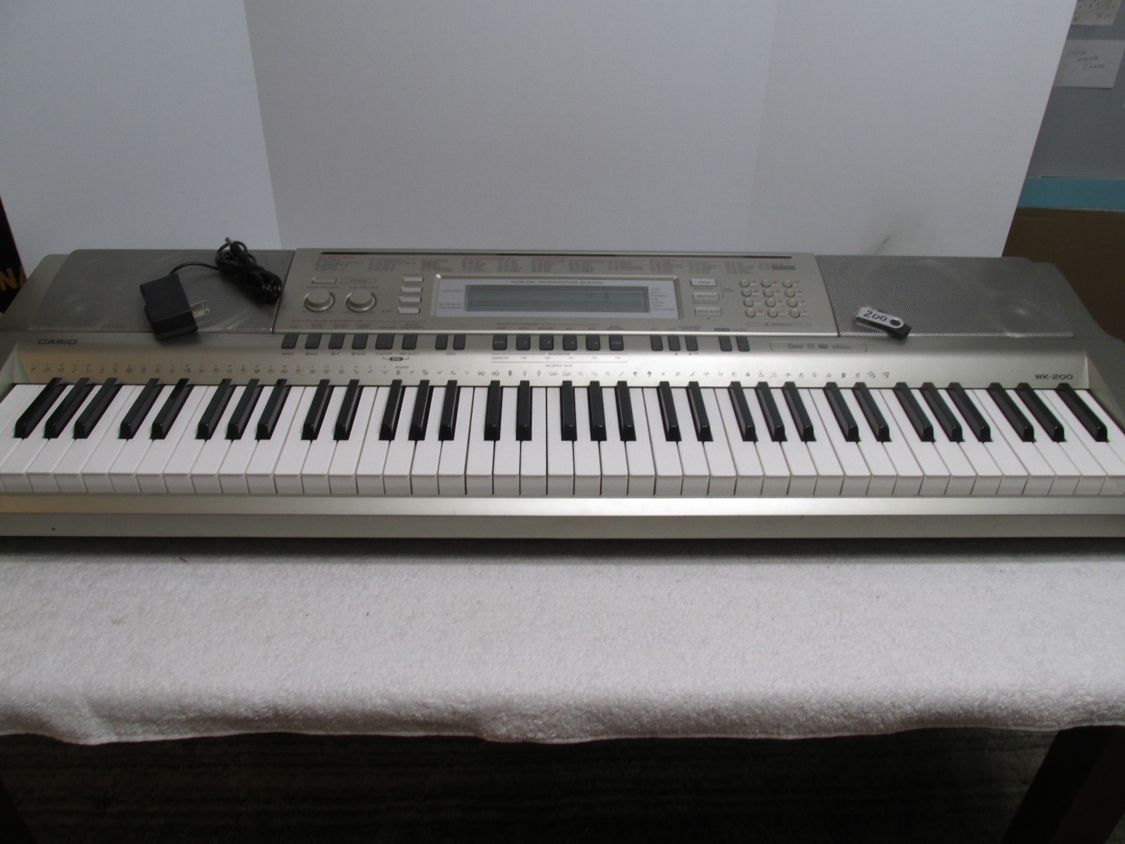 Casio WK-200 Electronic Keyboard Beast  570 Tones 180 Rhythms With Power Clean