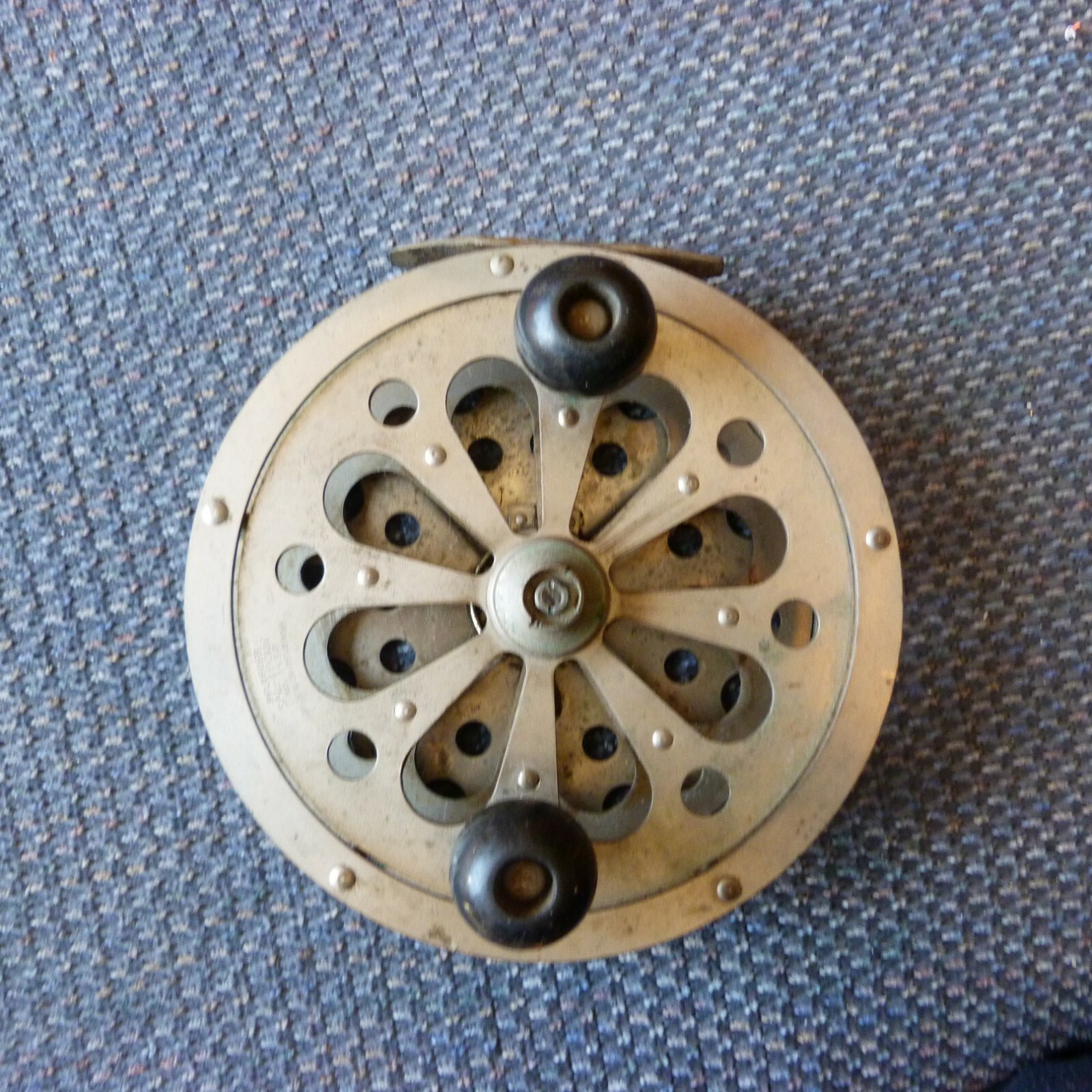 PFLUEGER SAL TROUT #1558   Fishing Reel  Metal  Vintage