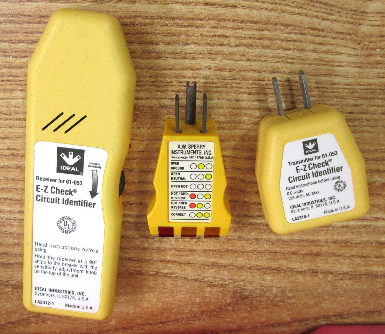 IDEAL EZ CHECK CIRCUIT IDENTIFIERS & AW SPERRY OUTLET CIRCUIT TESTER KIT & CASE