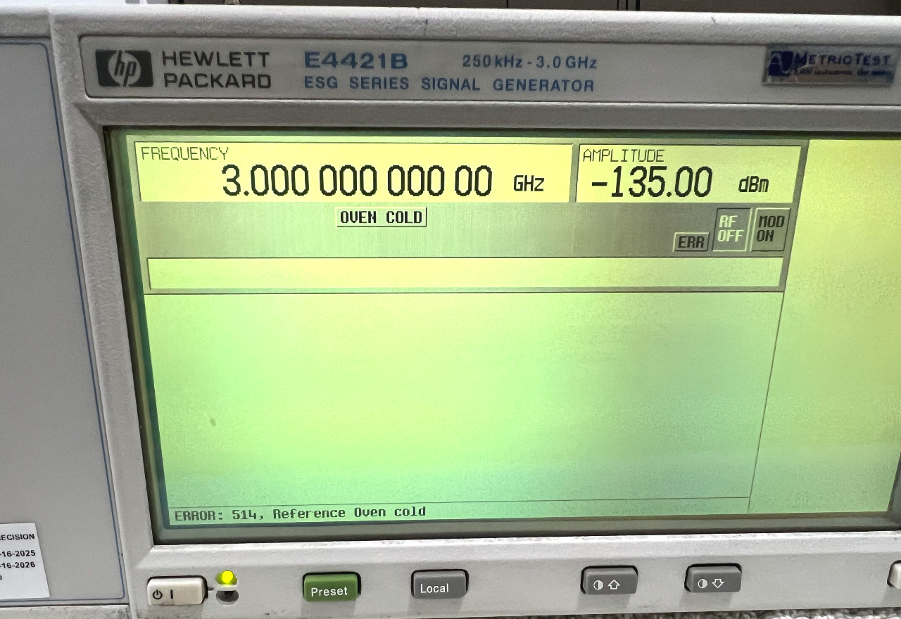 HP Agilent Keysight E4421B 1E5 ESG-A Series Analog RF Signal Generator, 3 GHz Op