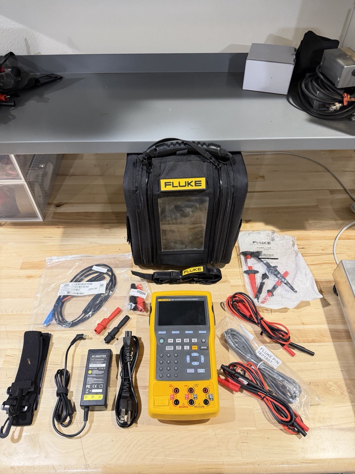 FLUKE 754 DOCUMENTING PROCESS CALIBRATOR W/ ACCESSORIES (TESTED) FREE SHIPPING