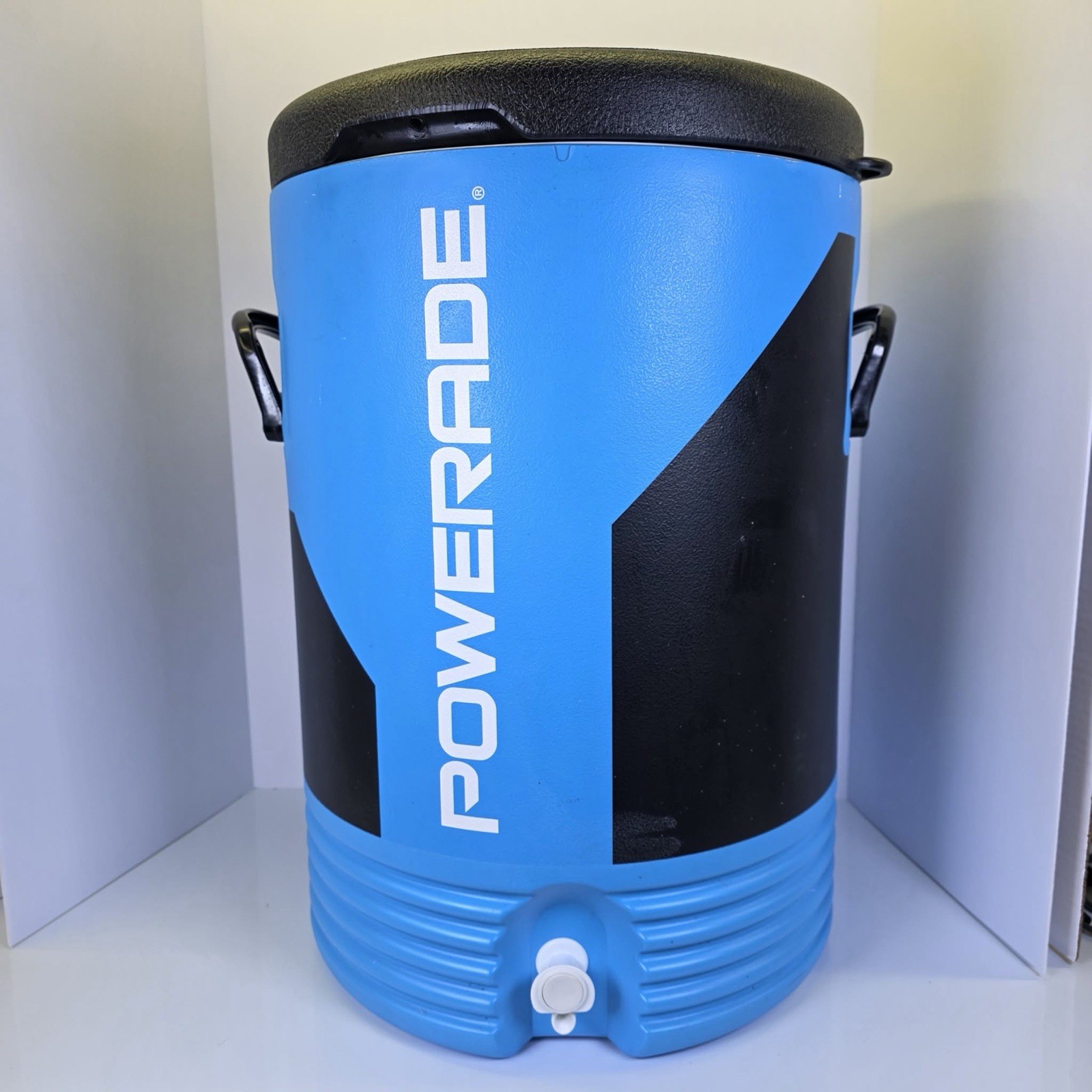 Igloo Powerade 10 Gallons Cooler Made in USA B82