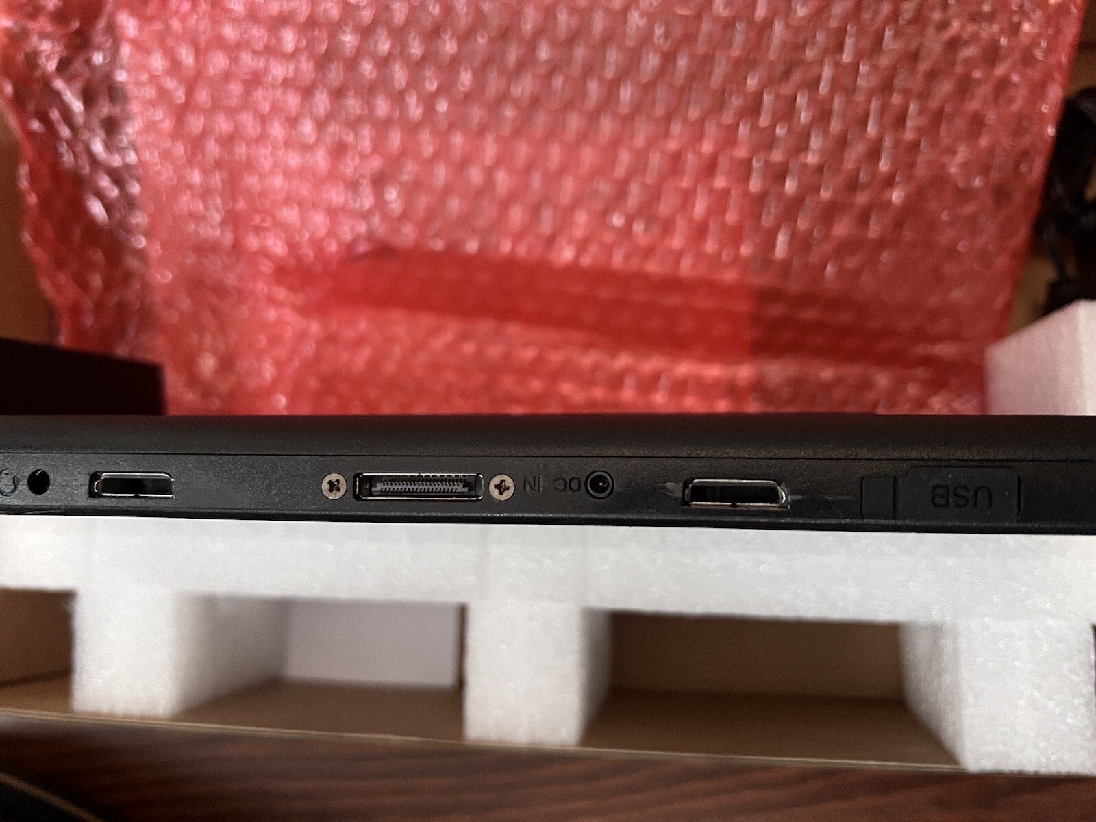 Posiflex MT-4000 Series 10” Tablet - READ DESCRIPTION! POS! NEEDS A SCREEN FIX!