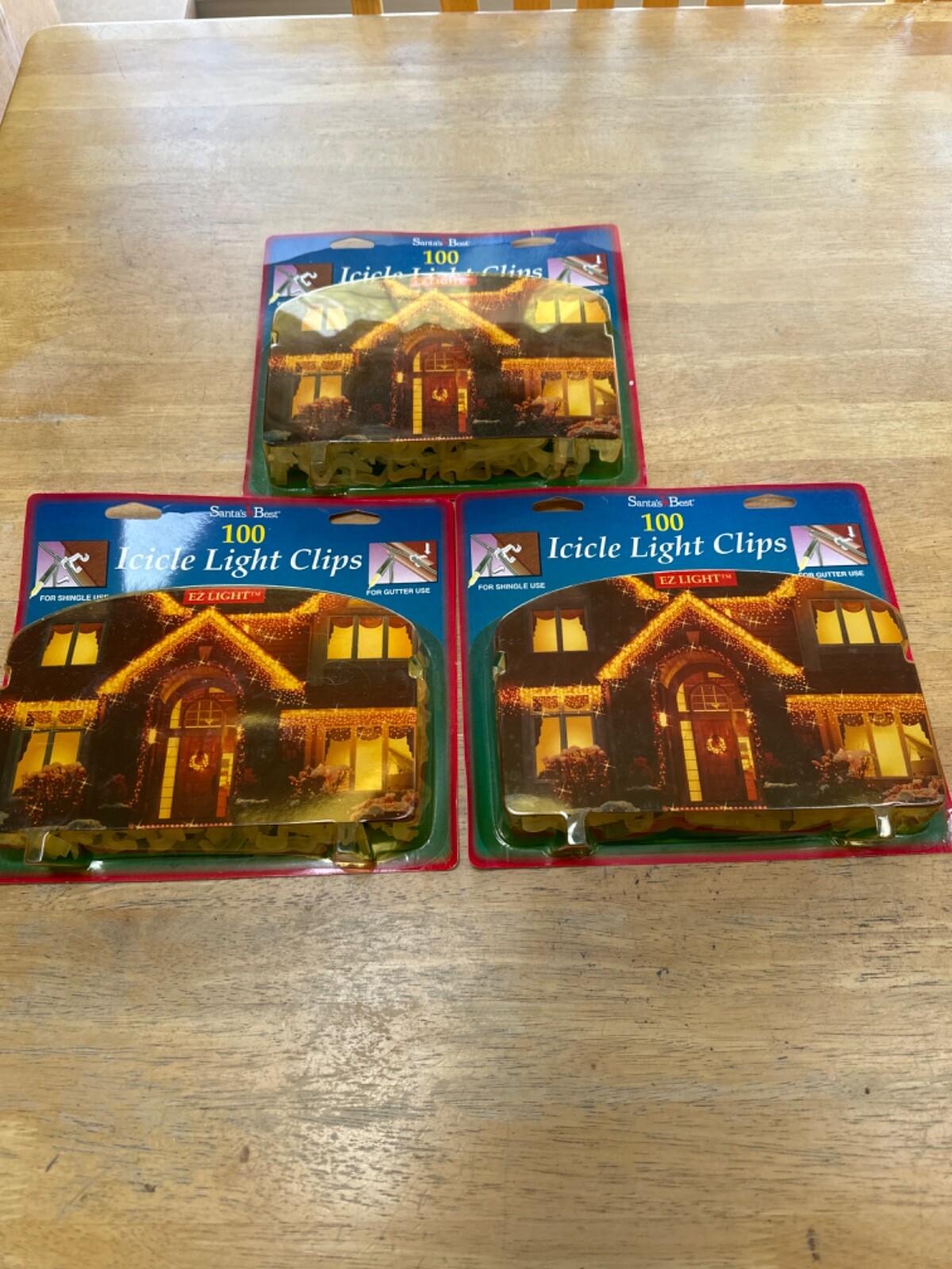 Santas Best 100 Pc Icicle Light Clips ( Three Packages )