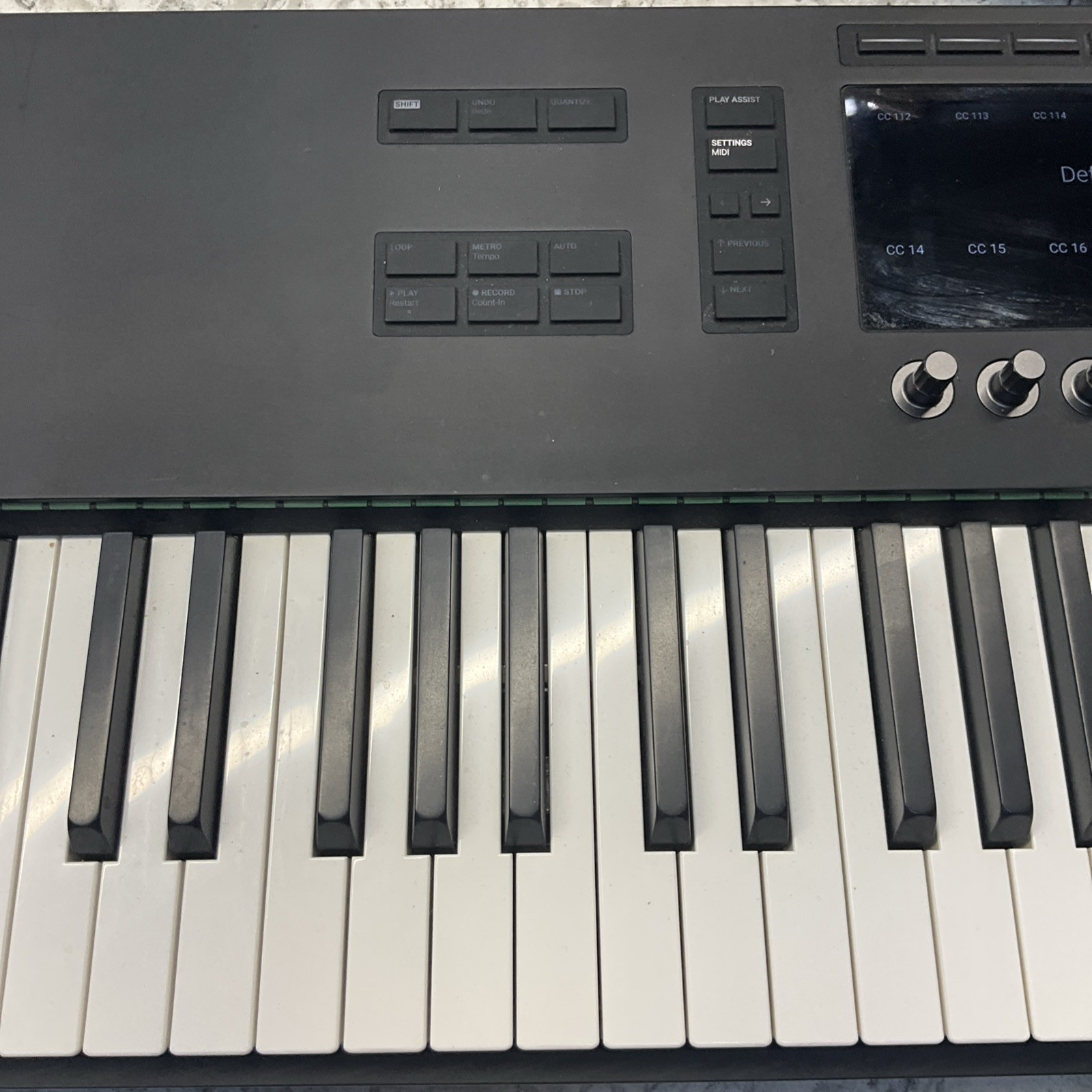 Native Instruments Komplete Kontrol S88 MK3 88-Key Keyboard Controller