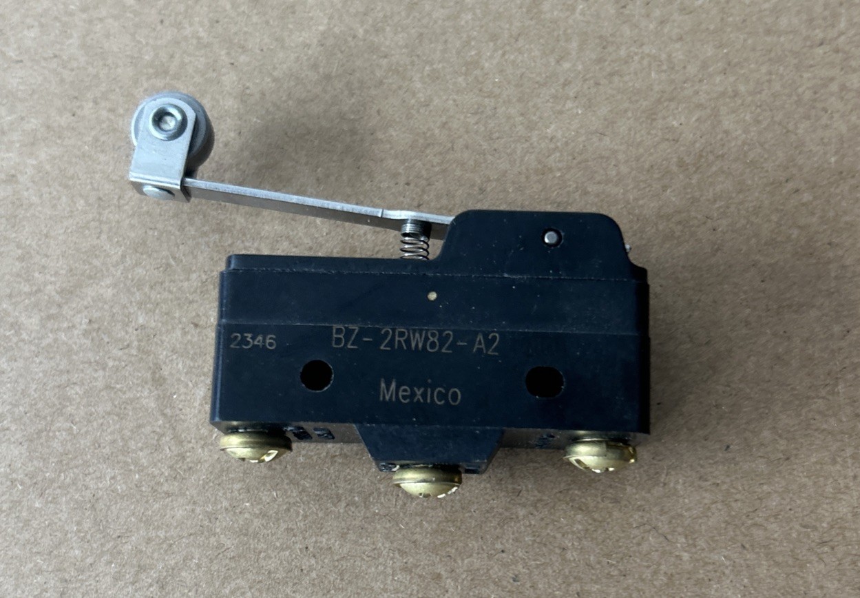 MICRO SWITCH MODEL BZ-2RW82-A2 1/8 HP 125VAC, 1/4HP 250VAC | LOT OF 7 Mexico New