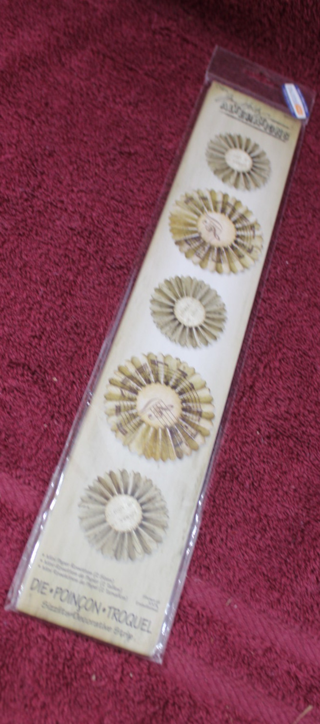 Sizzlits Tim Holtz Alterations Cutting Die-Mini Paper Rosettes (2 Sizes) #657177