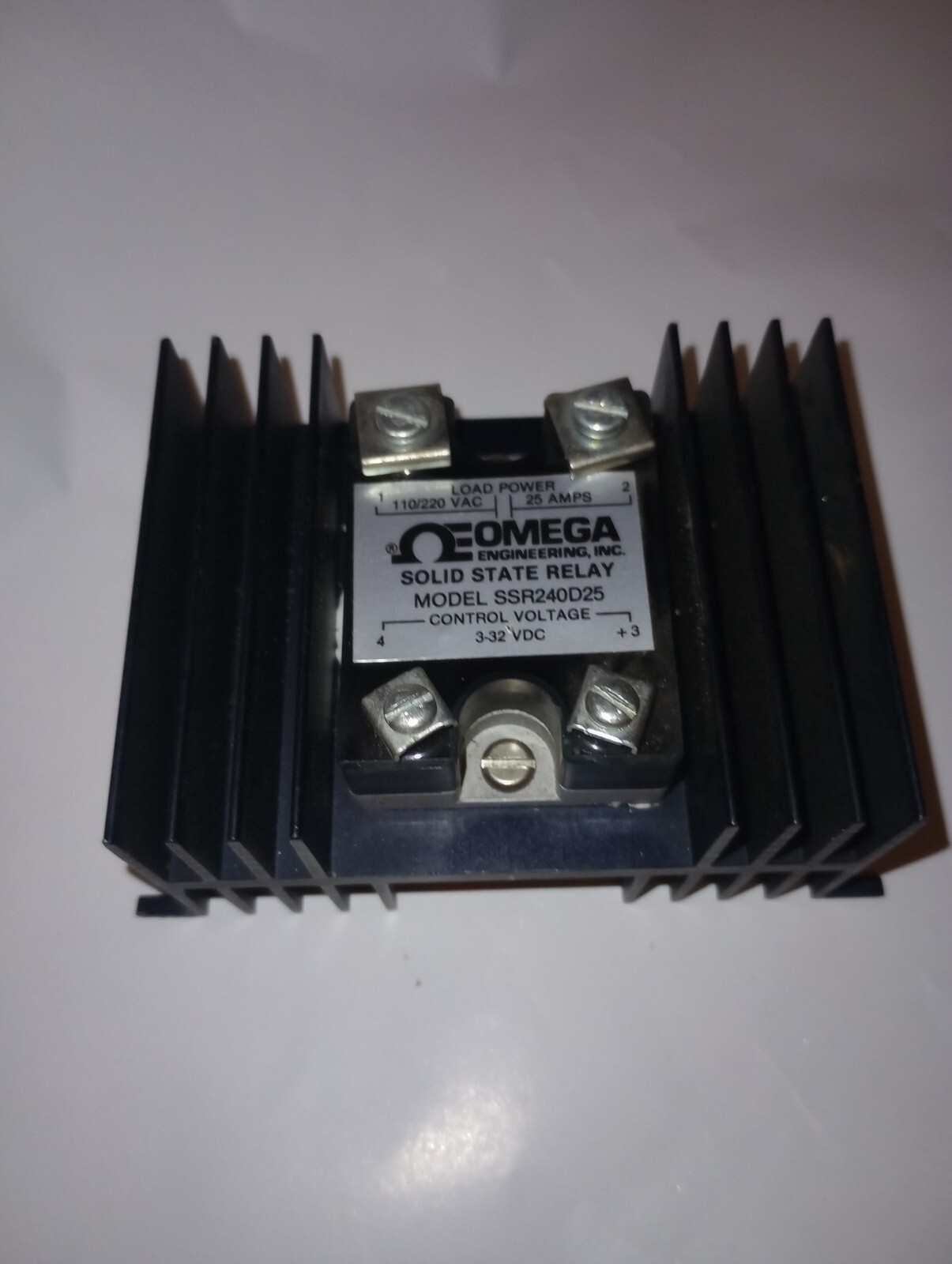NEW GENUINE OMEGA ENGINEERING SSR240D25 SOLID STATE RELAY 3-32 VDC