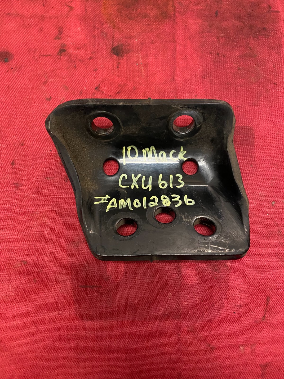 MACK CXU613 / VOLVO TOP BRACKET 20730597