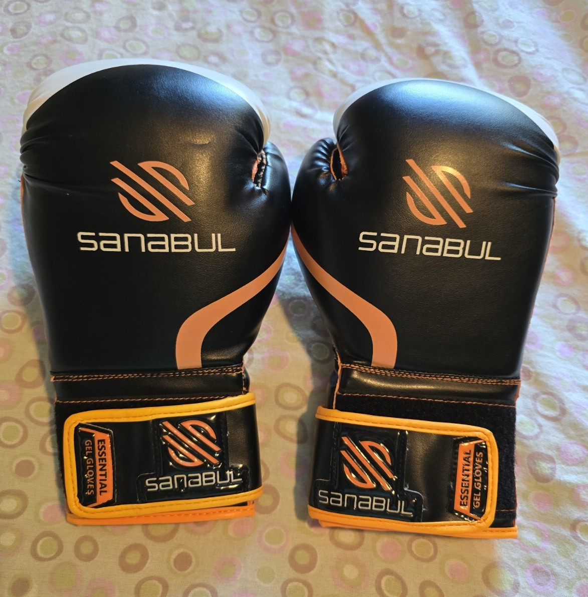 Sanabul Essential Gel Boxing Sparring Gloves 8 oz Black/Orange