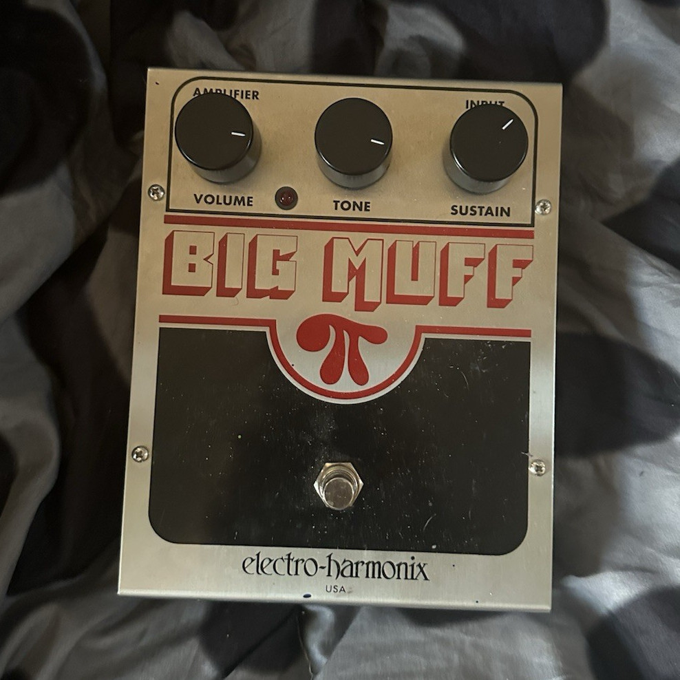 Electro-Harmonix Big Muff Analog Fuzz Guitar Effects Pedal for Electric Guitar