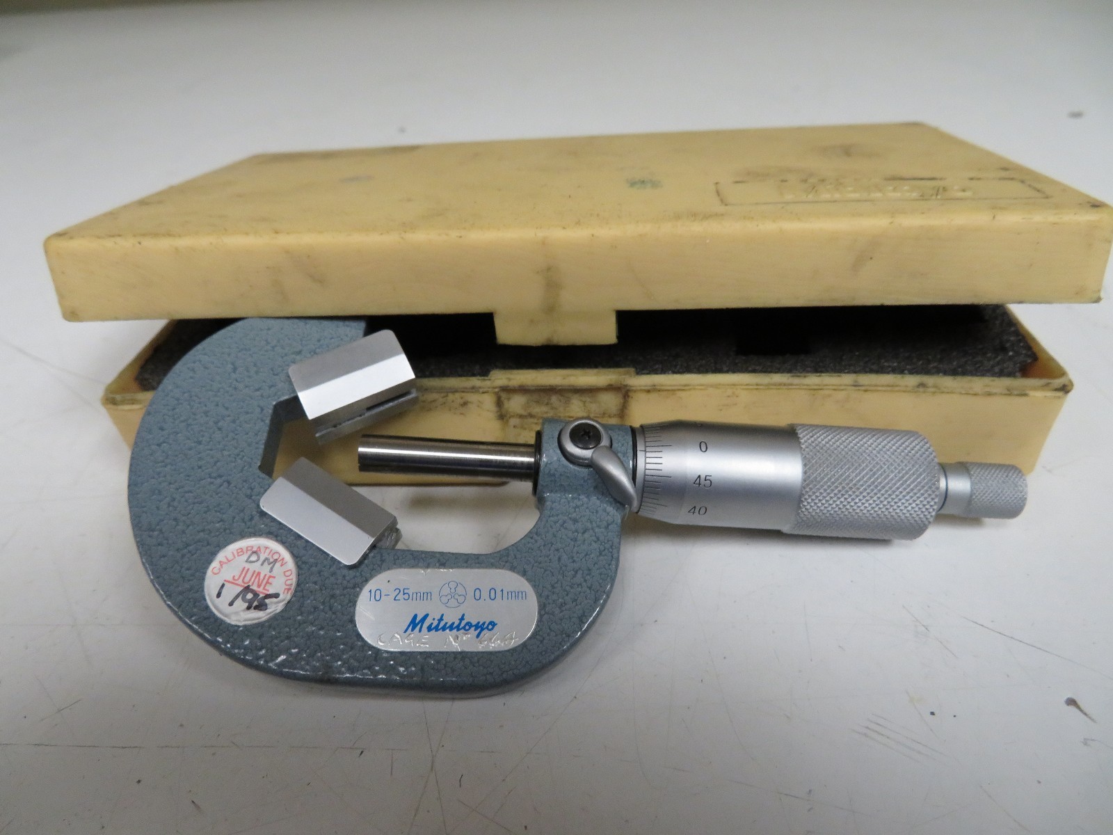 Mitutoyo 10-25mm/.01mm V-anvil Micrometer w/ case - FR59