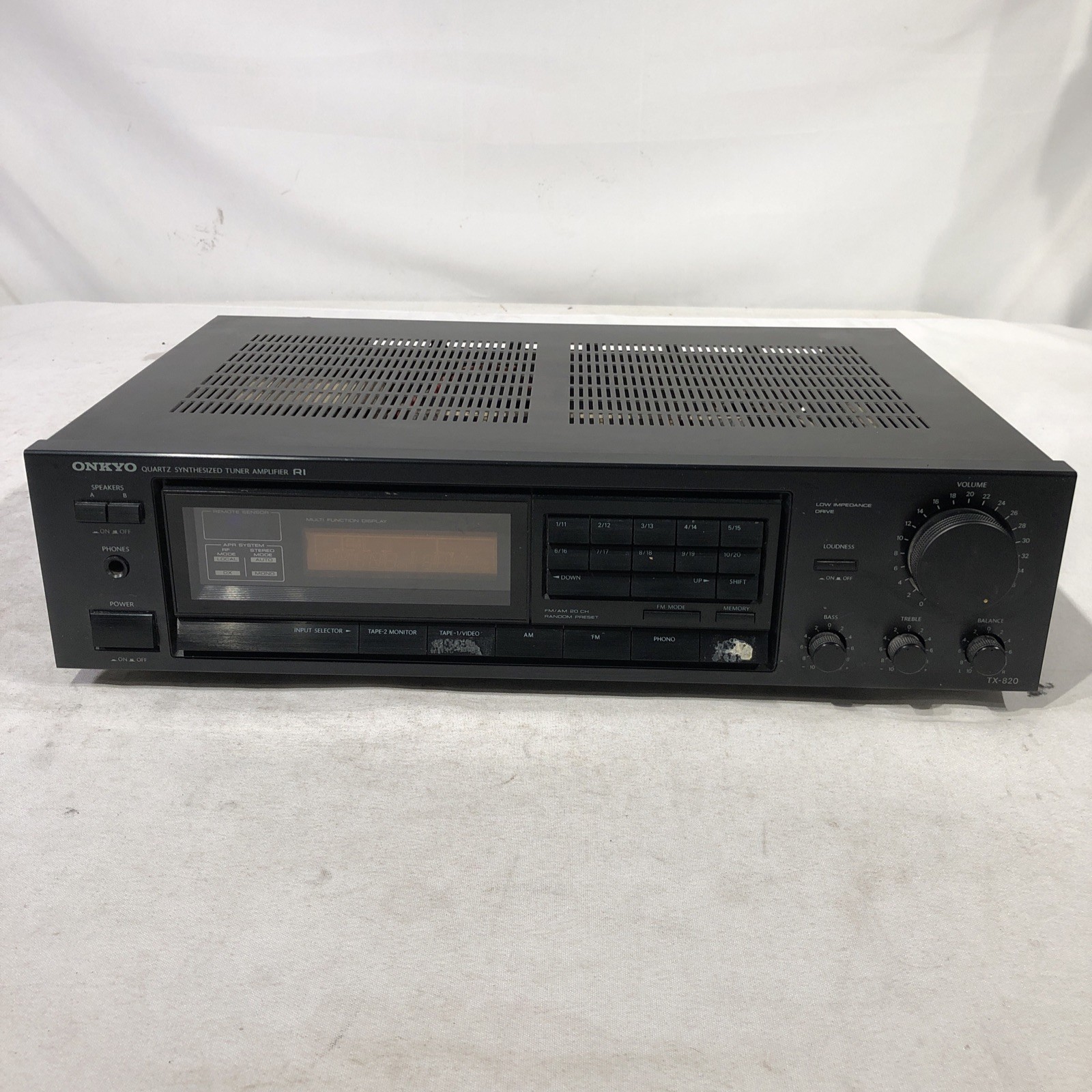 VINTAGE ONKYO RECEIVER QUARTZ SYNTHESIZED R1 AMPLIFIER W/ TUNER AM-FM TX-820