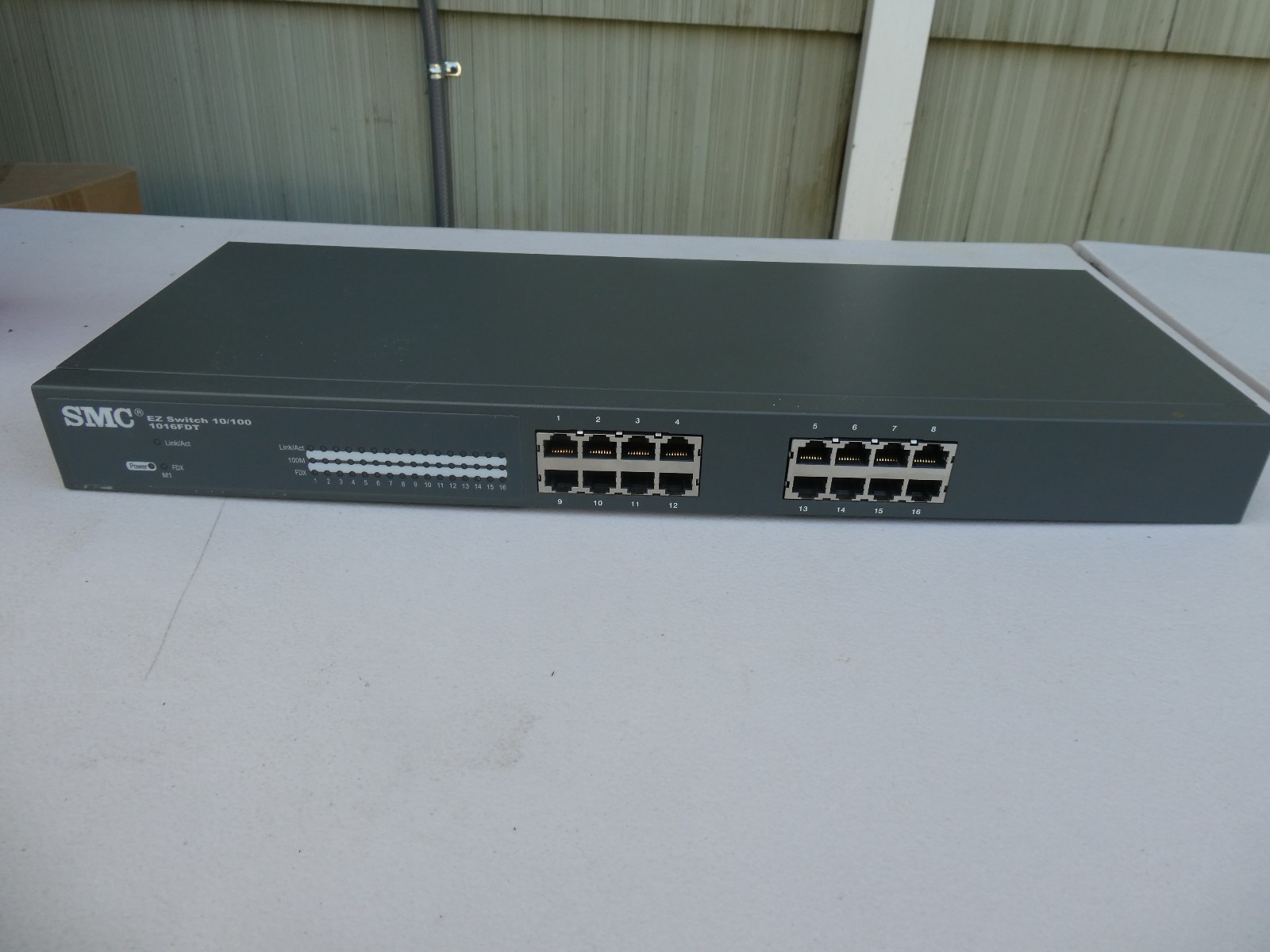 🍀 NICE LOT WORKS! SMC SMC-EZ1016FDT 16-Port Ethernet Switch RJ-45 10/100