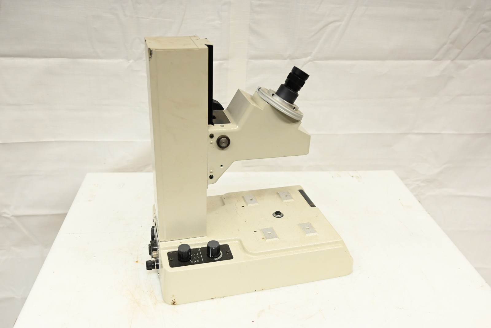 Mitutoyo 176-811A Toolmakers Microscope