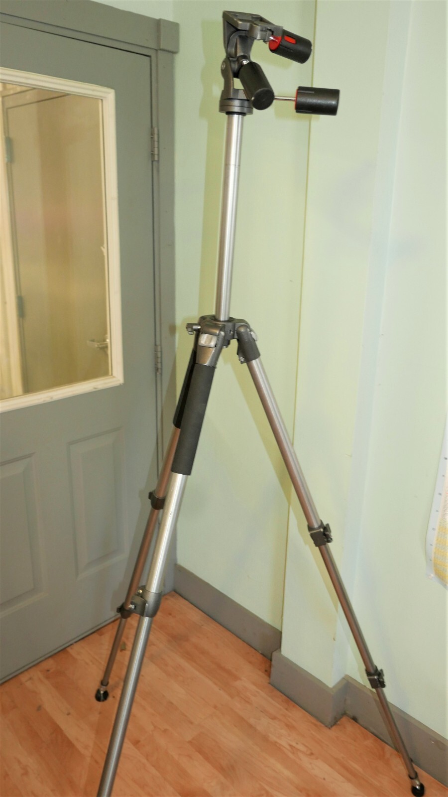 Calumet Branded Manfrotto Medium Tripod & Head Believed 3000/3030