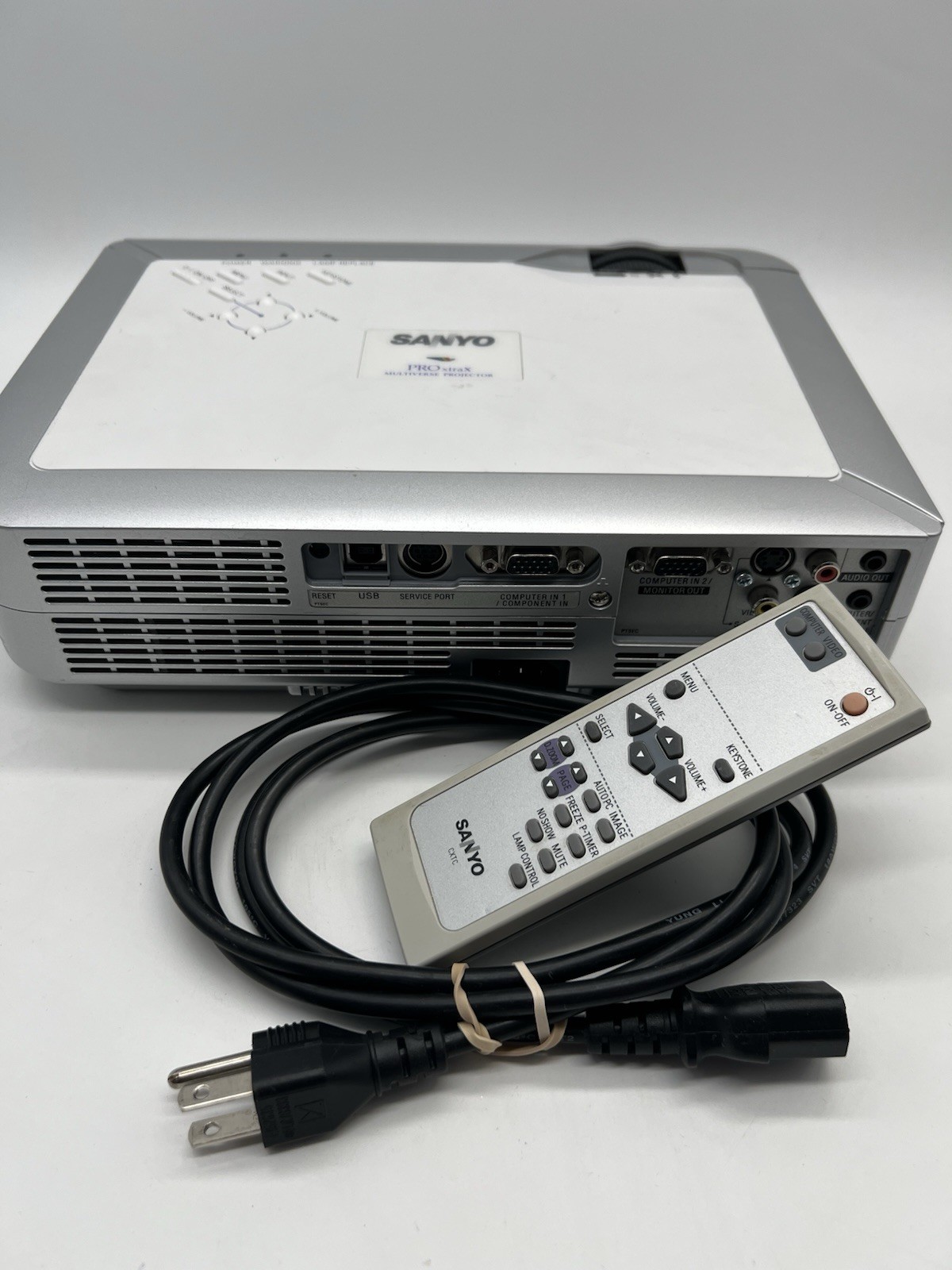 Sanyo VGA LCD Projector w/ Remote & Power Cord PLC-XU73