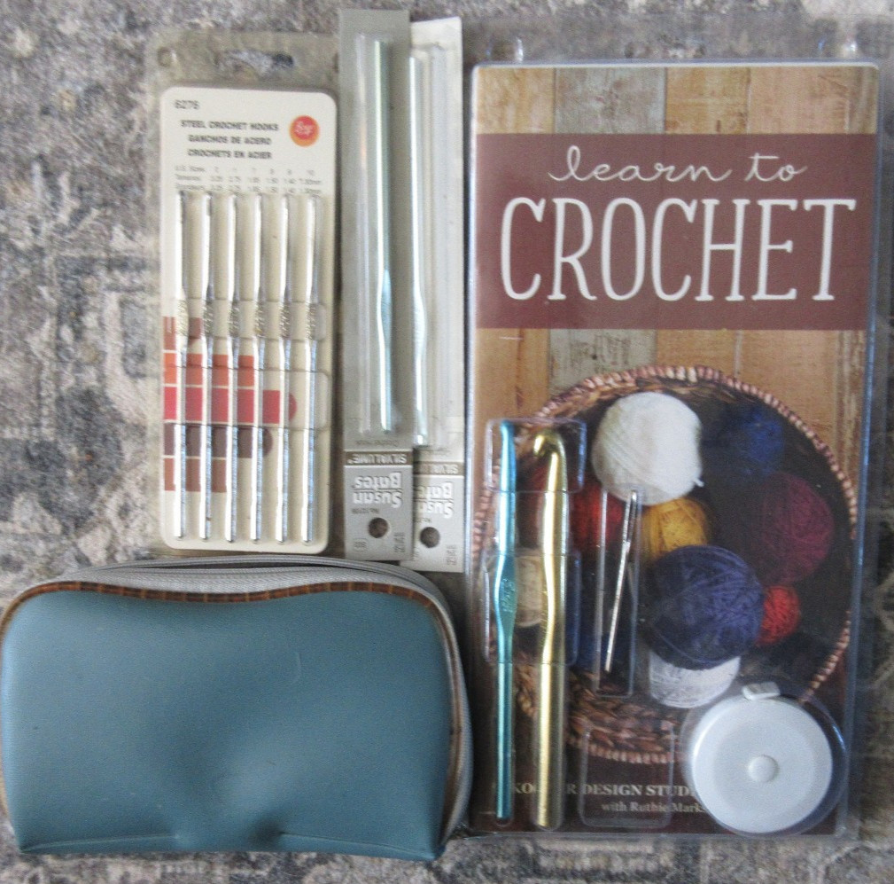 Knitting Crochet Hooks lot Boye with Learn to Crochet Books Set