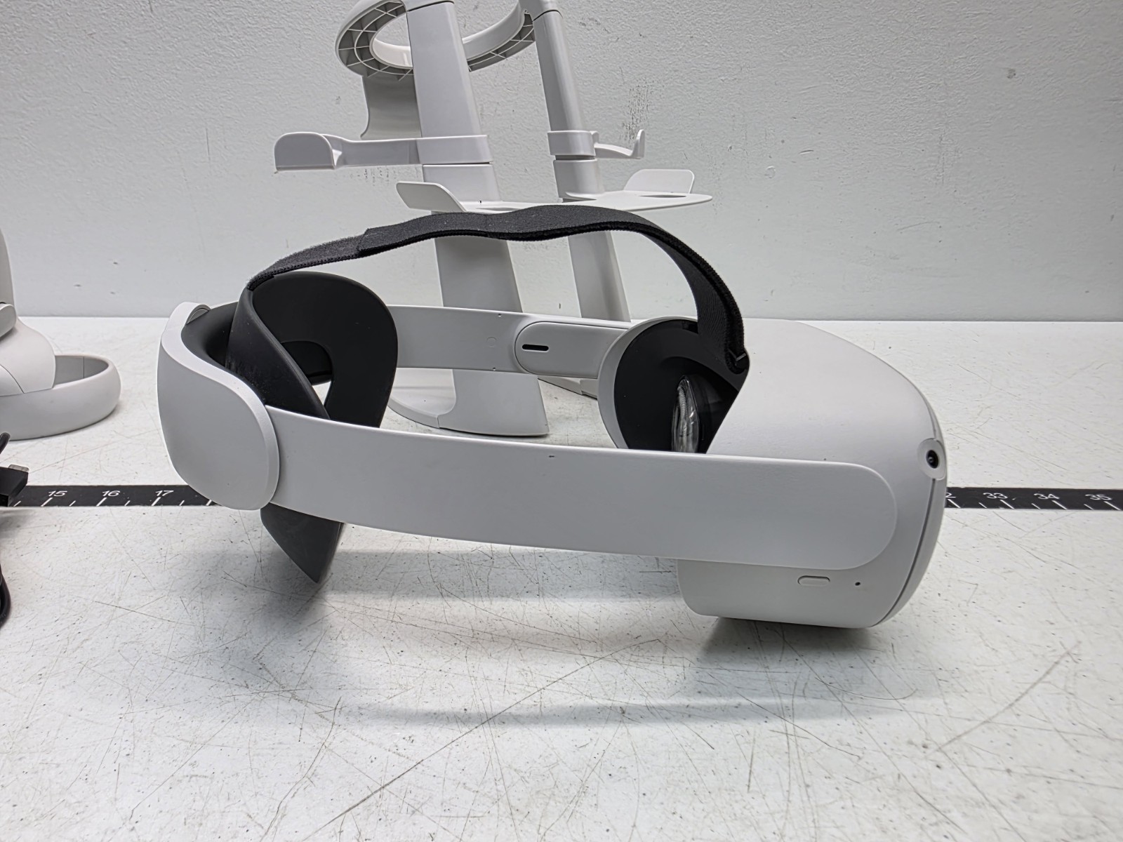 Meta Oculus Quest 2 All-in-One Standalone Virtual Reality VR Headset **READ**