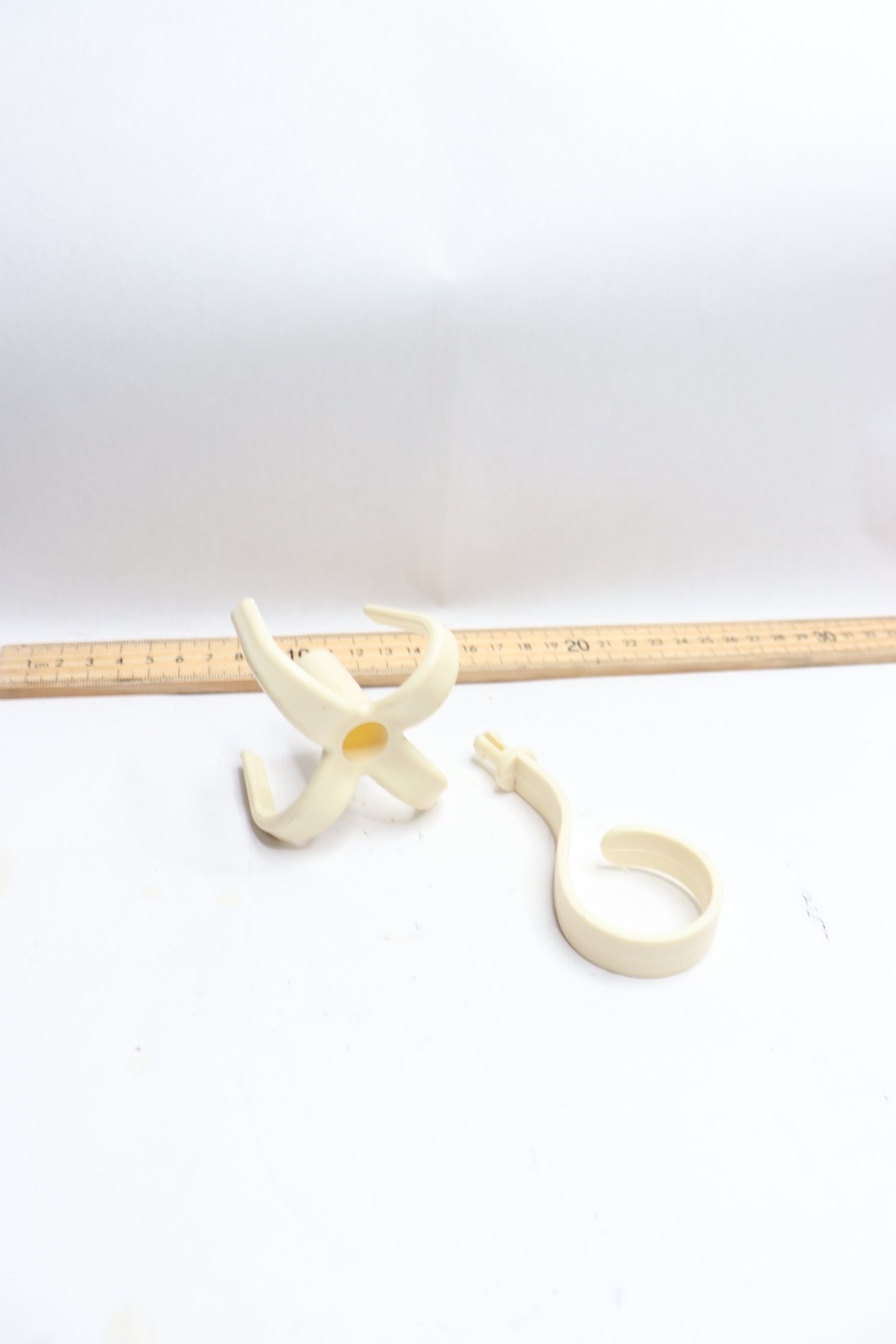 Shein Adjustable Storage Hook Plastic Multifunction Punch-free