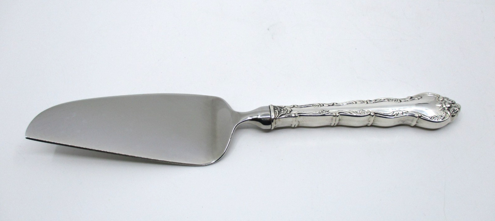 WALLACE SILVERPLATE ABBEY ROSE CHEESE SERVER - 6 7/8"  08E