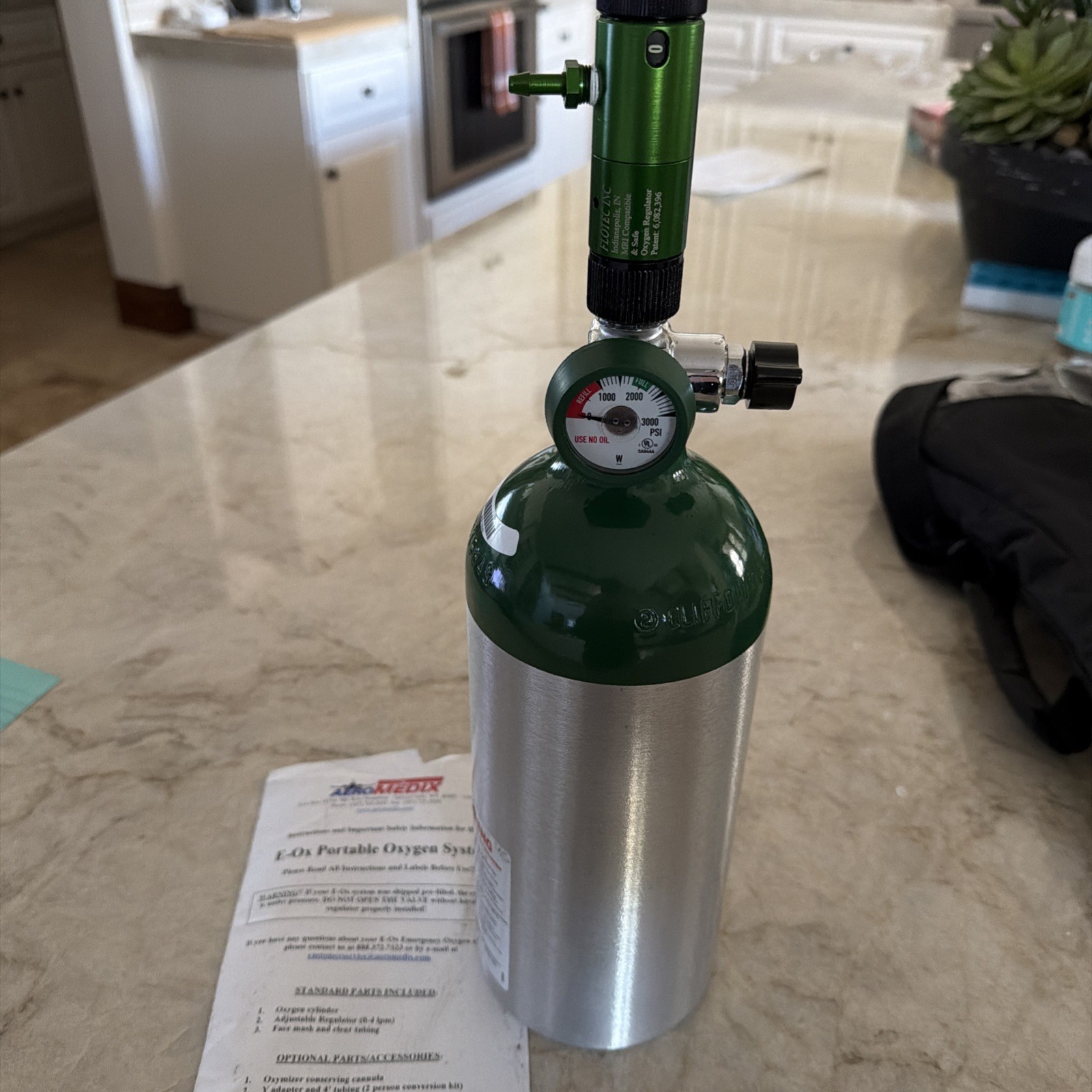 Aero Medic E-Ox Portable Oxygen System 255L C Tank w/Flo Tec Regulator EMPTY