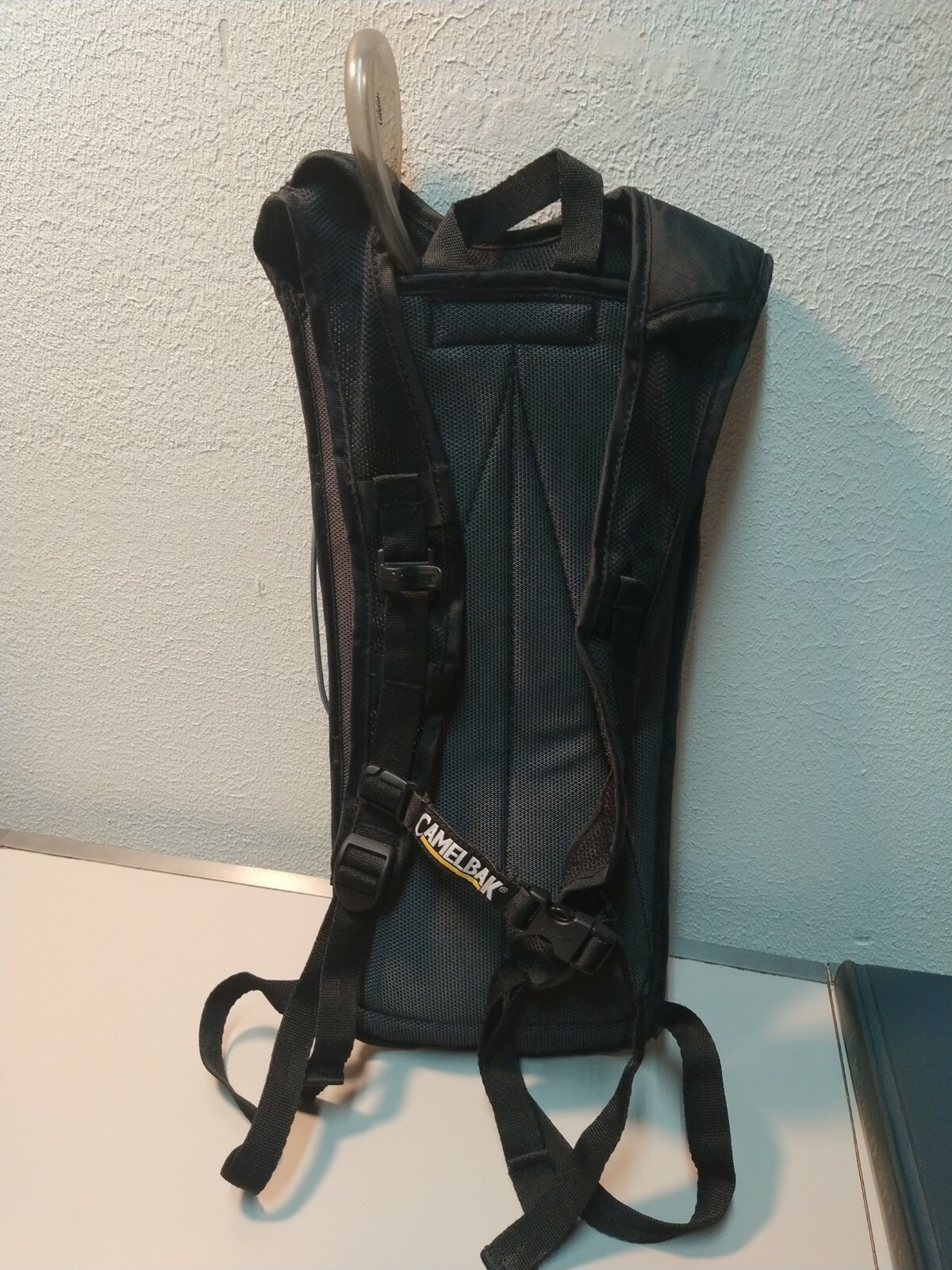CamelBak Classic Hydration back Pack Black bladder 2L water bottle