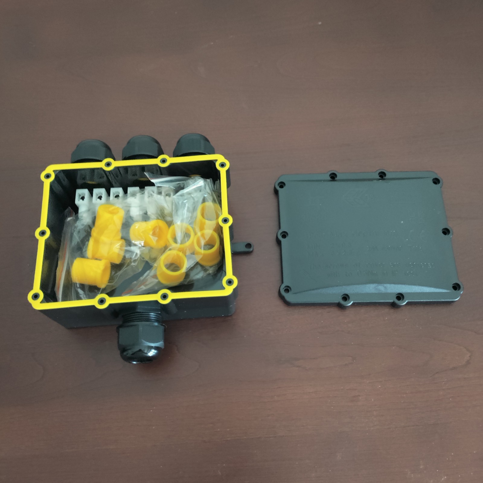 NEW M686 IP68 Waterproof Junction Box, 4-Way Outdoor Cable Connectors