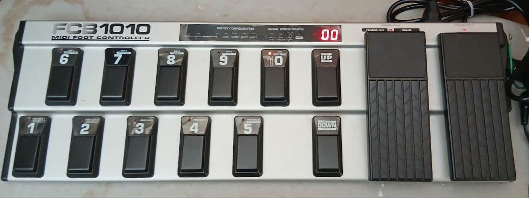 BEHRINGER FCB1010 MIDI Foot Controller