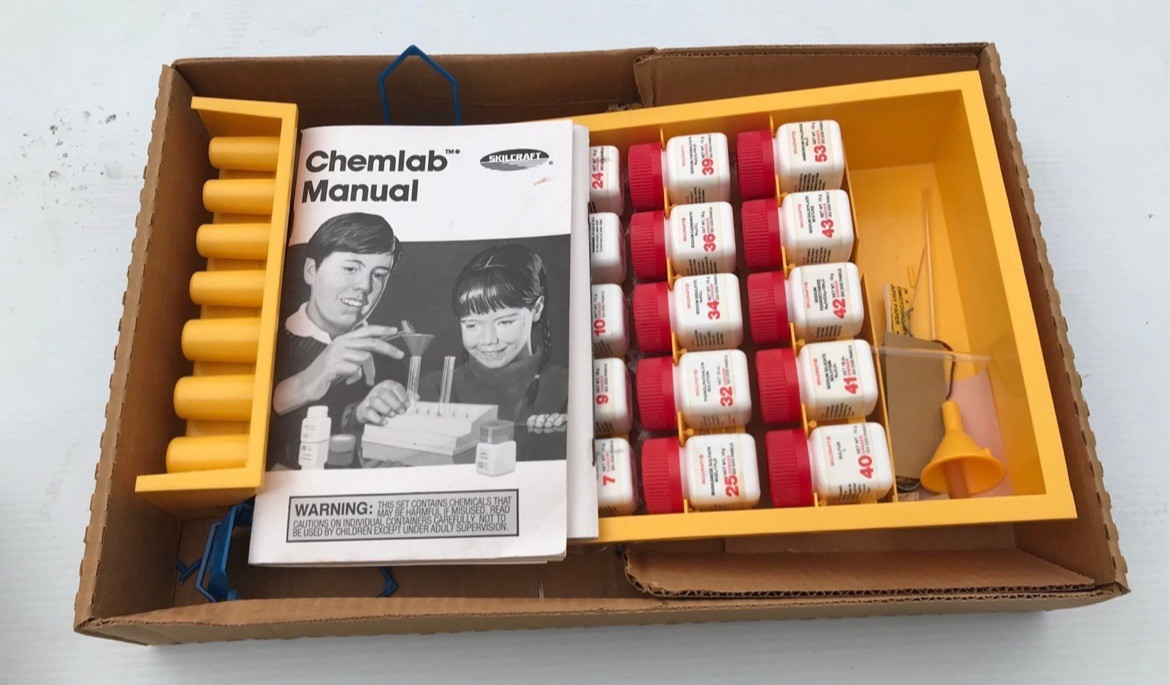 Skilcraft Chemlab Set / Over 400 Experiments 1987