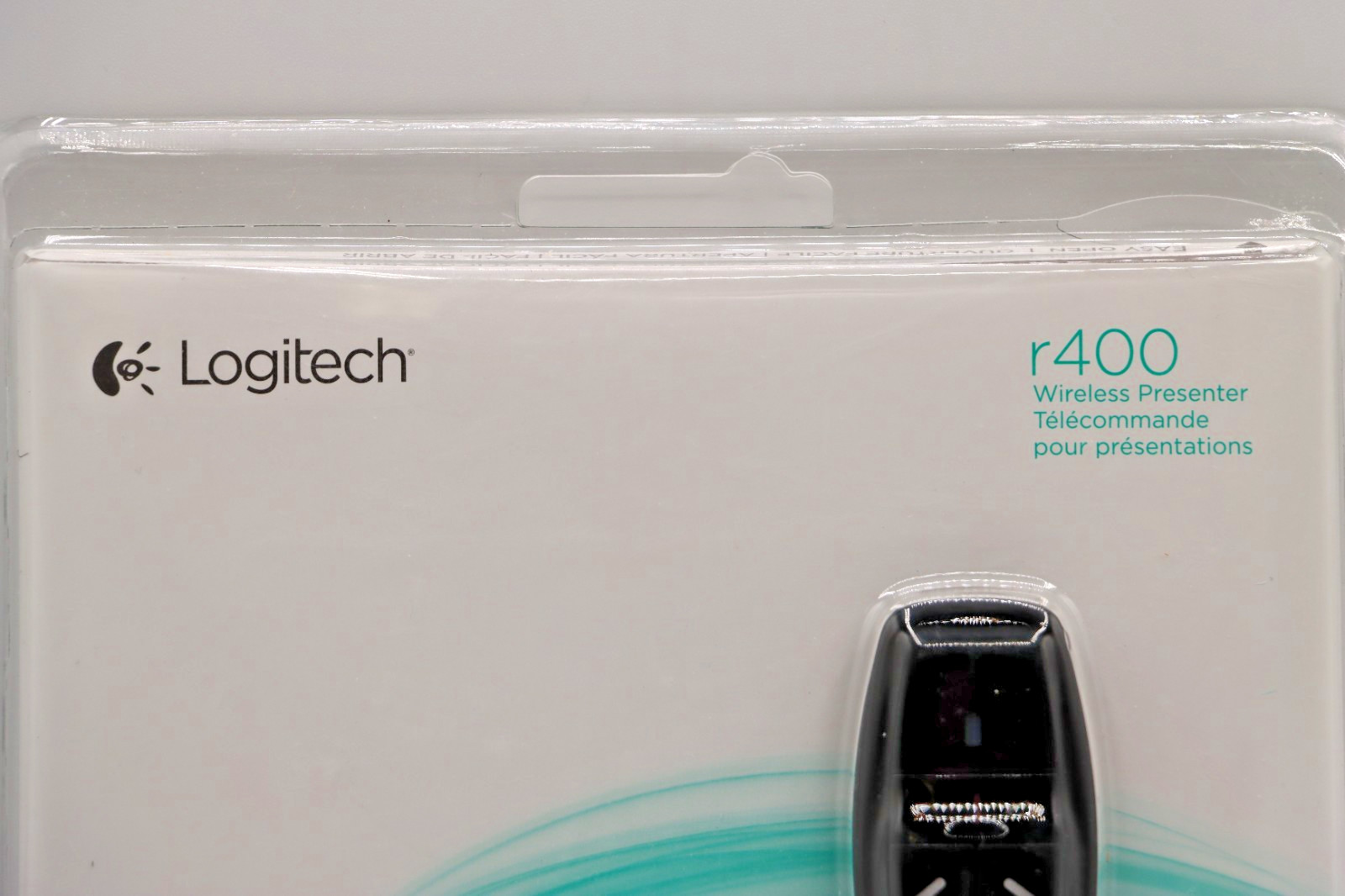 Logitech r400 Wireless Presenter Remote 50 ft Range Laser Pointer Slideshow