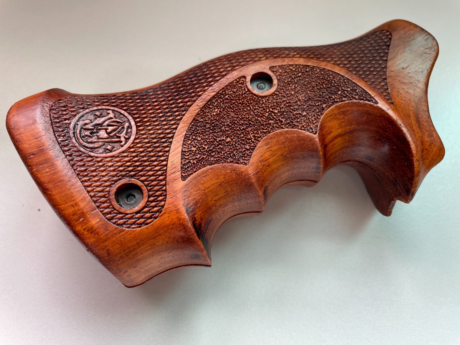 Prof.Target Grips for S&W N FRAME ROUND BUTT Revolver; Rough &checker close back