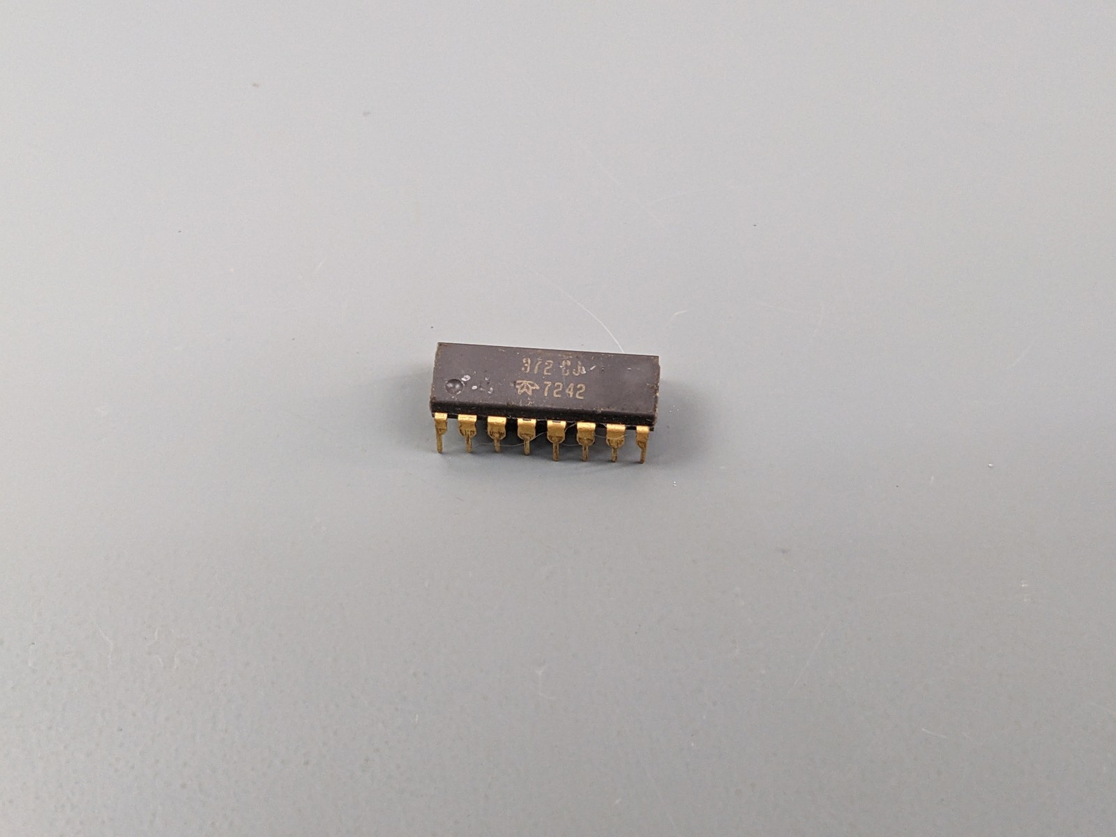 (2) Teledyne 372CJ HNIL Hexadecimal Counter ICs