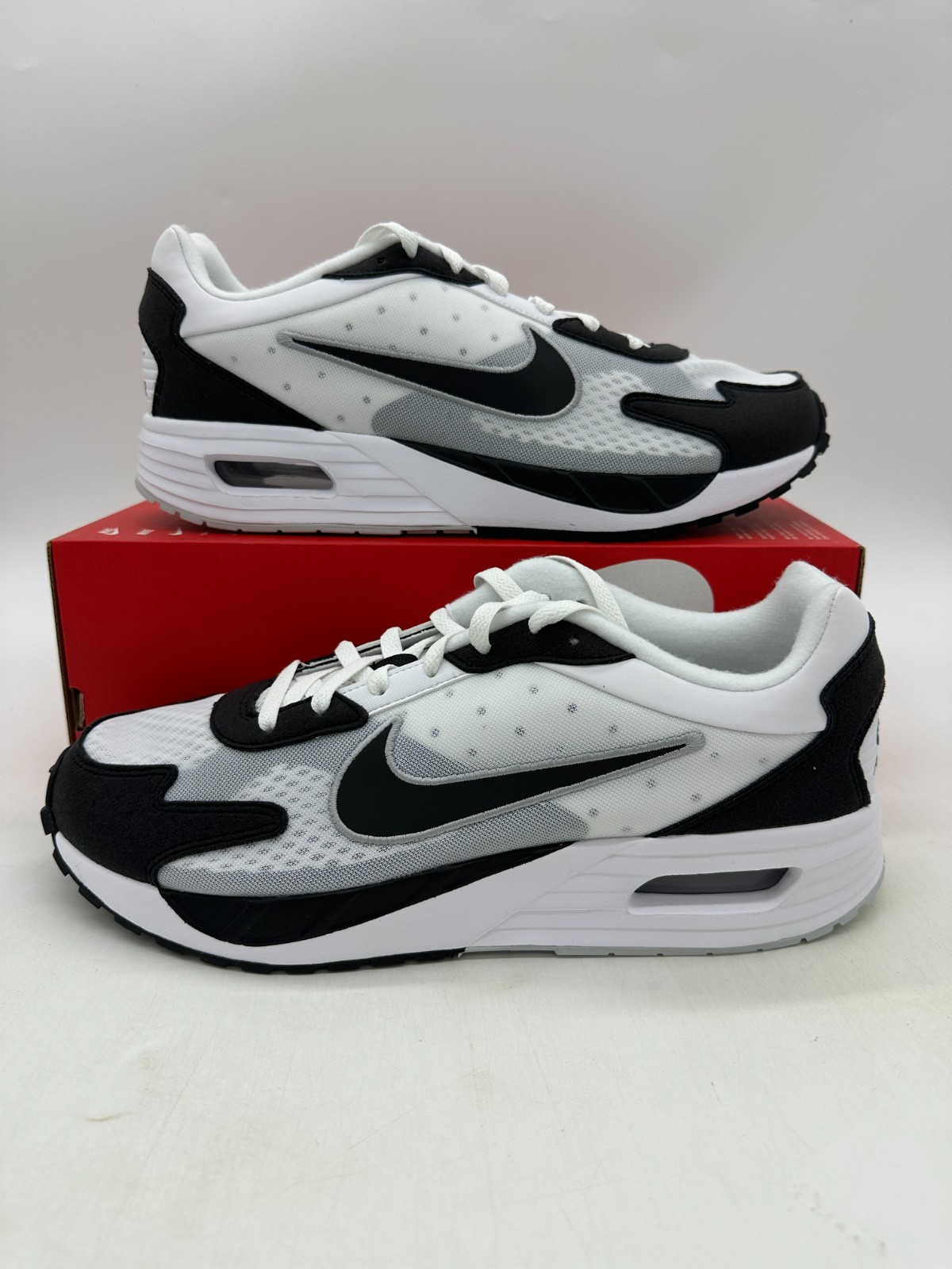 Nike Air Max Solo Men's Size 11 White Black Running Athletic Shoes DX3666 100