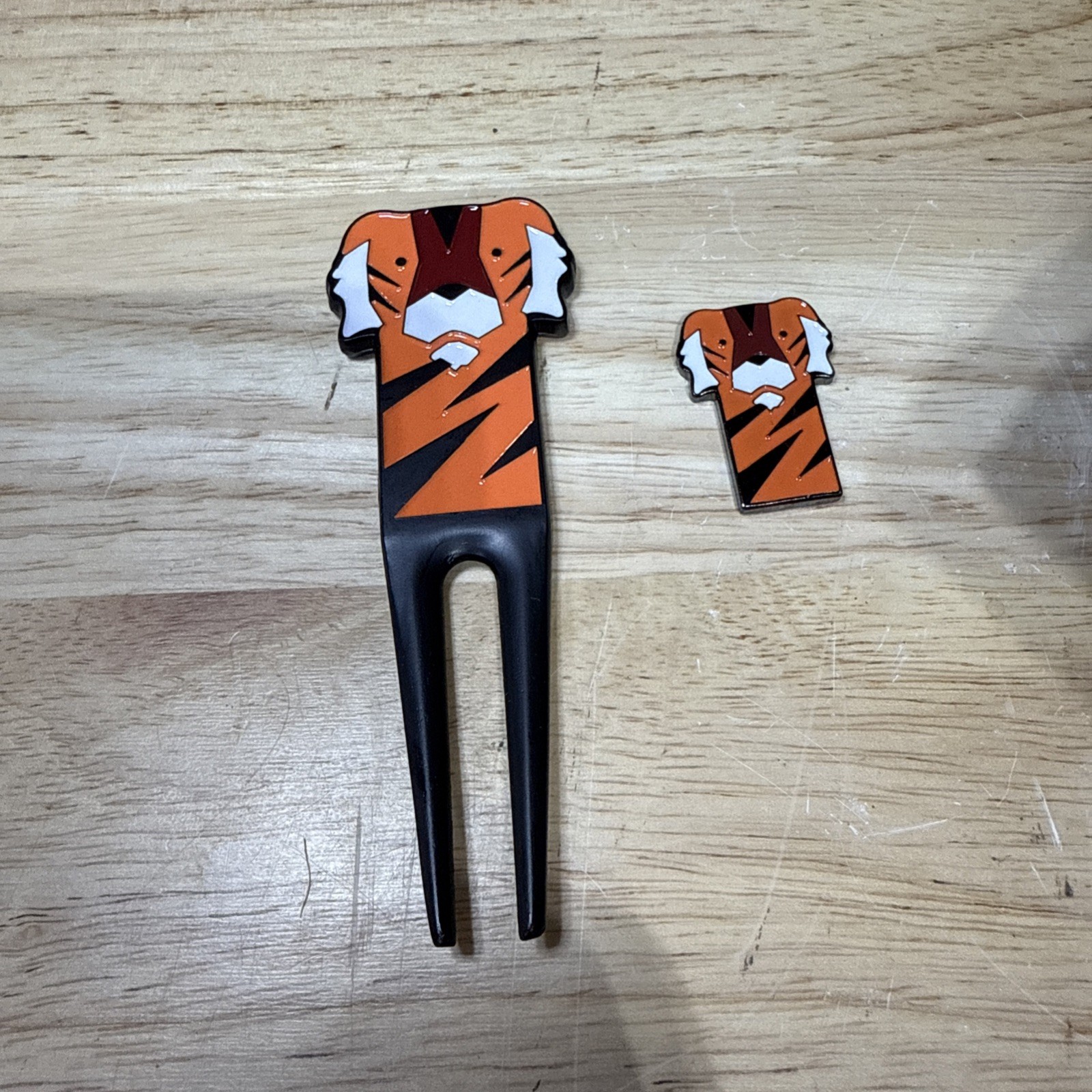 Tiger Golf Green Fork Golf Divot Repair Tool Golf Pitchfork & Ball Marker NEW