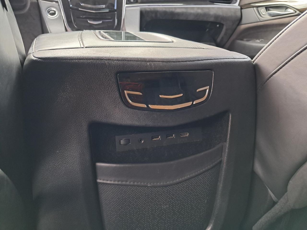 ESCALAESV 2017 Glove Box 4809120