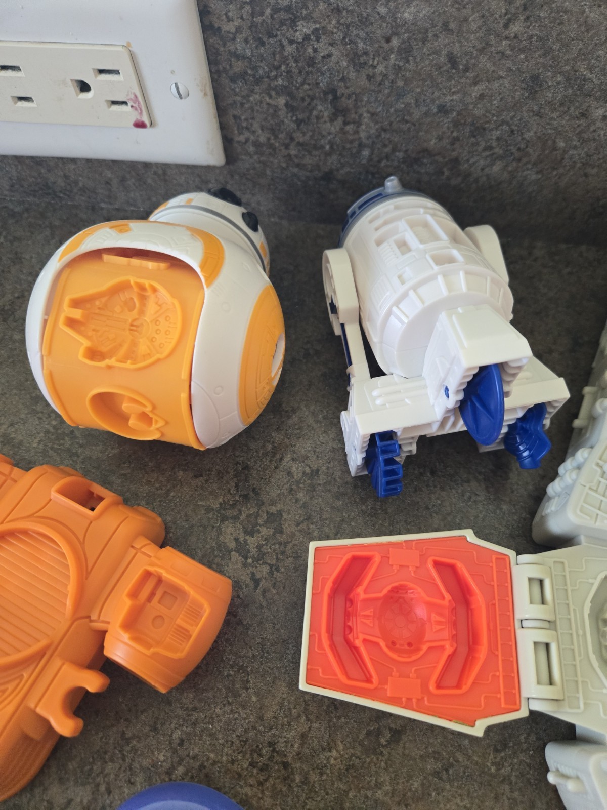 Disney Play Doh Star Wars Millenium Falcon Bb8 R2d2 Ramdom Playdoh Toys Used