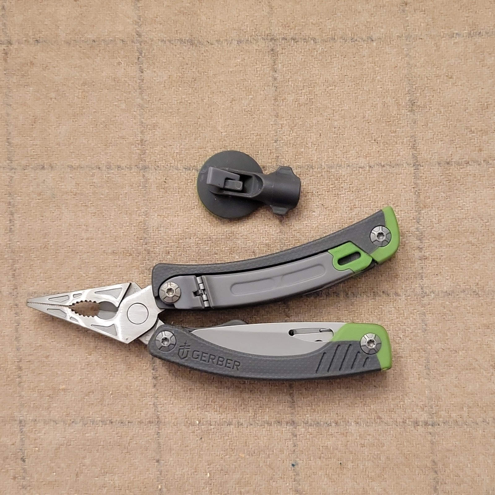 Gerber Steady Multi-Tool with Pliers, Knife, Sheath, and Box
