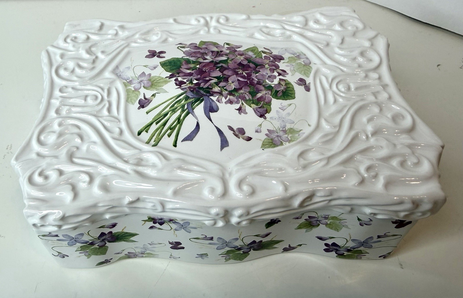 Lady Jayne Violet Cherish Each Day Ceramic Keepsake Box 4.25”x6”x2.5”